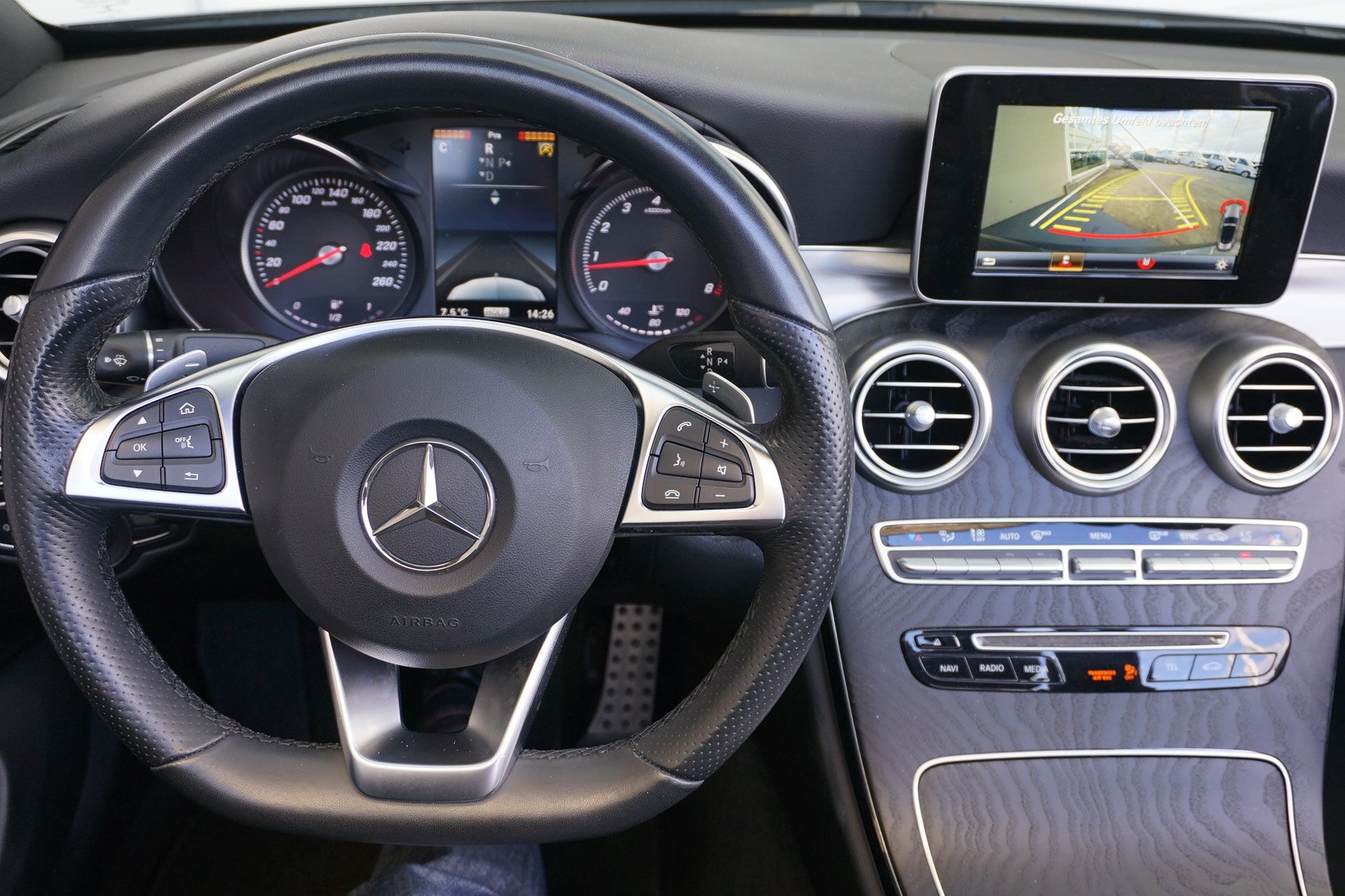 MERCEDES-BENZ C 250 AMG Line-image-13