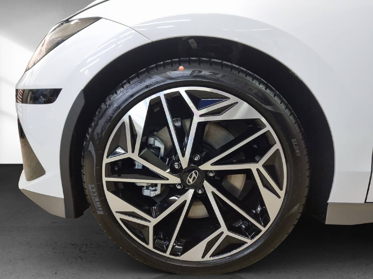 HYUNDAI Ioniq 6 Launch Edition 4WD 20"-image-13
