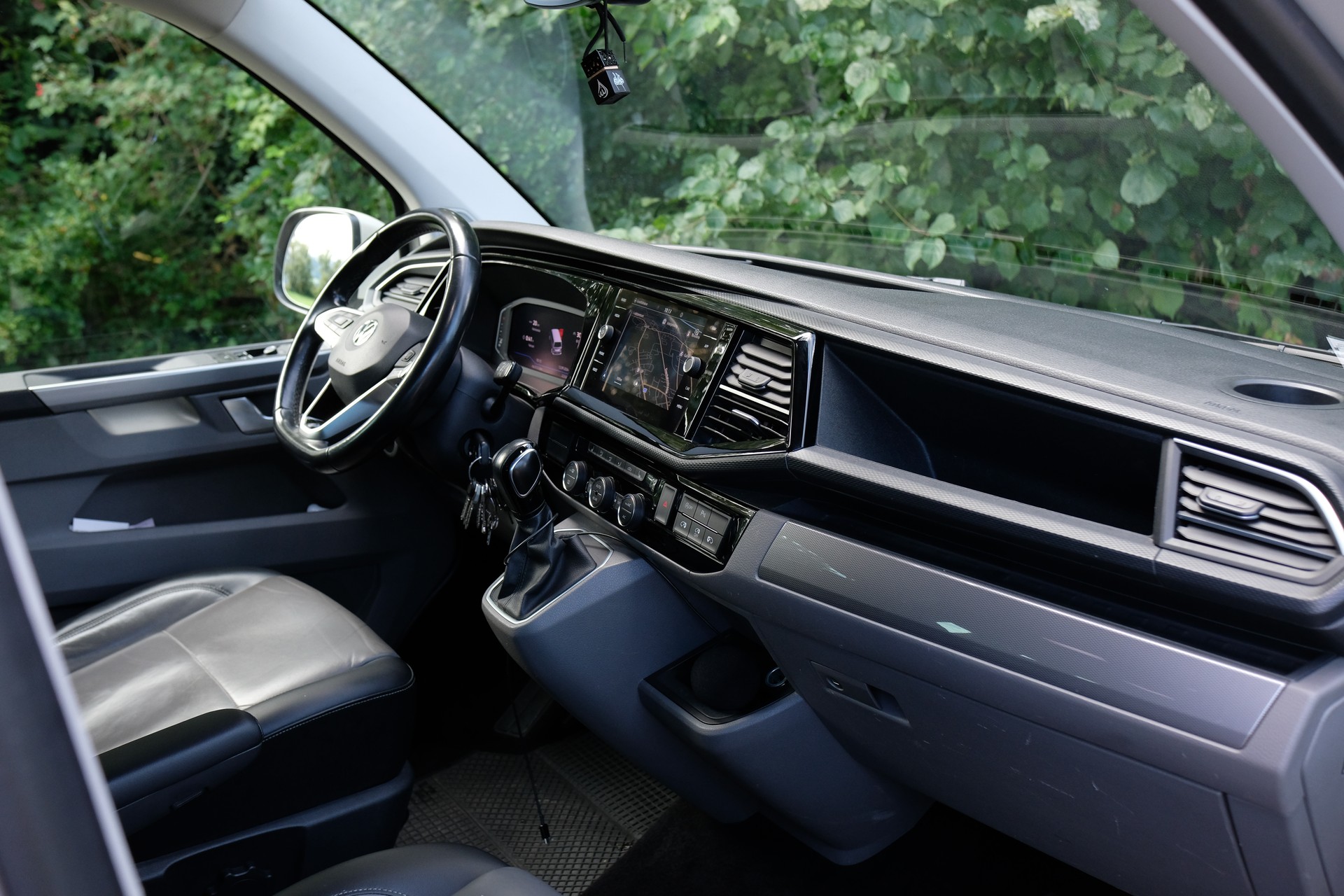 VW T6.1 Bulli 2.0 TDI DSG 8-Sitze-image-7