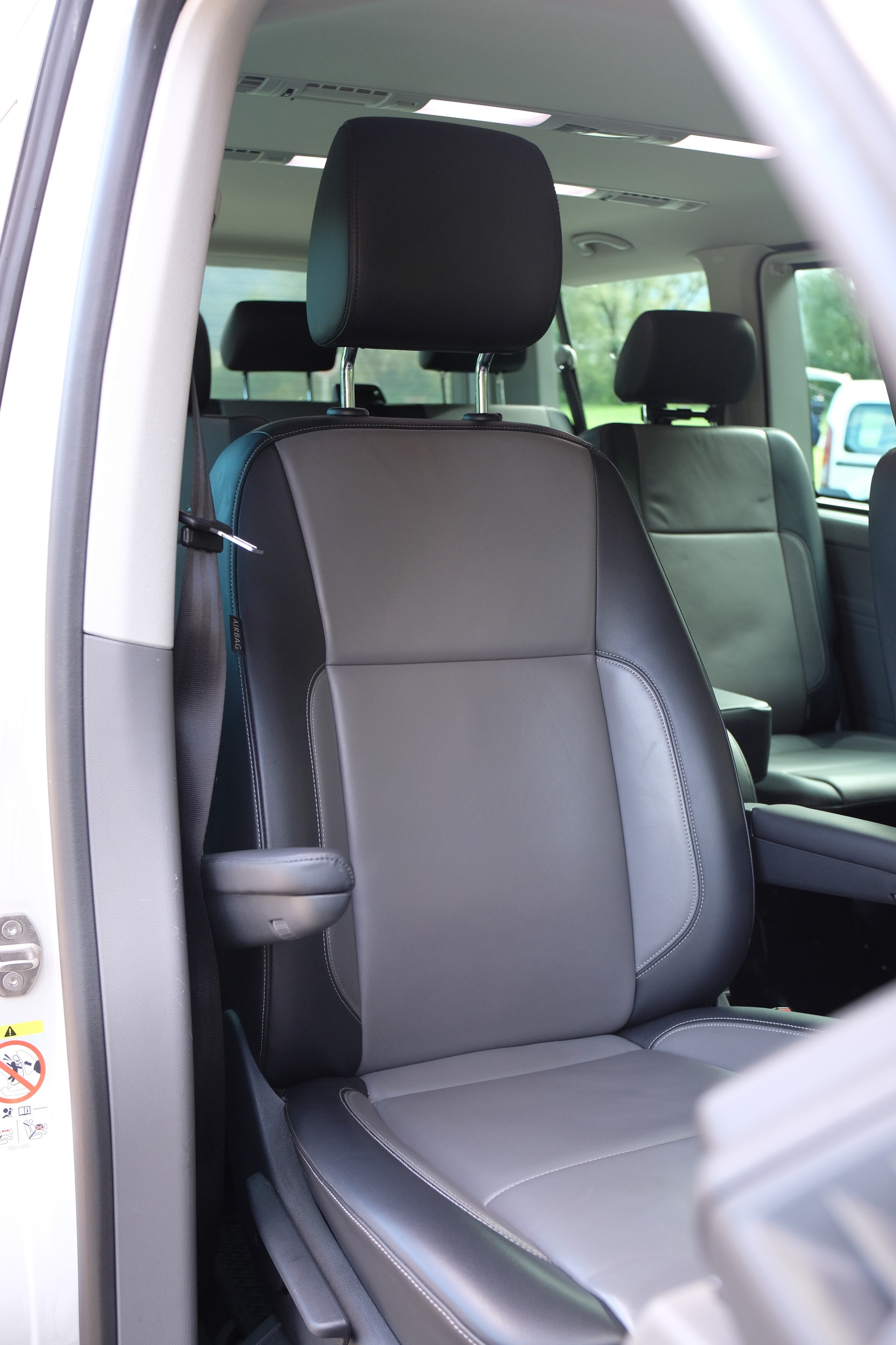 VW T6.1 Bulli 2.0 TDI DSG 8-Sitze-image-8
