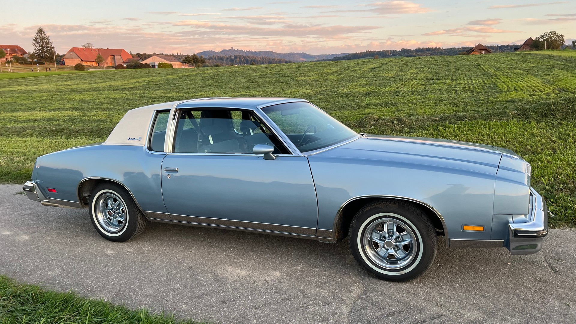 OLDSMOBILE Cutlass Supreme Brougham-image-2