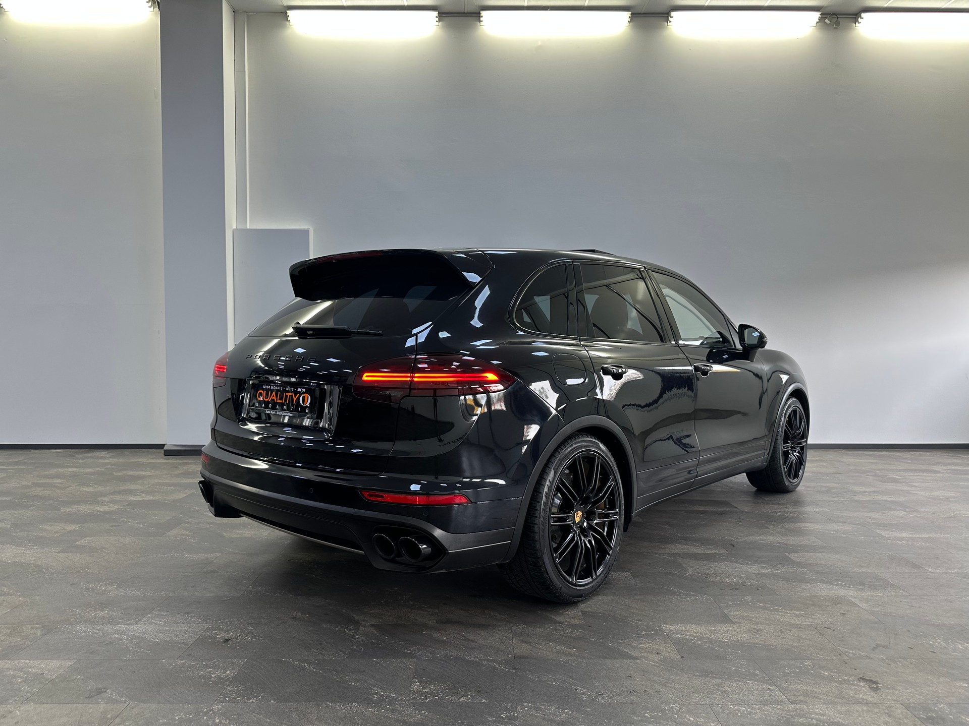 PORSCHE Cayenne Turbo-image-5