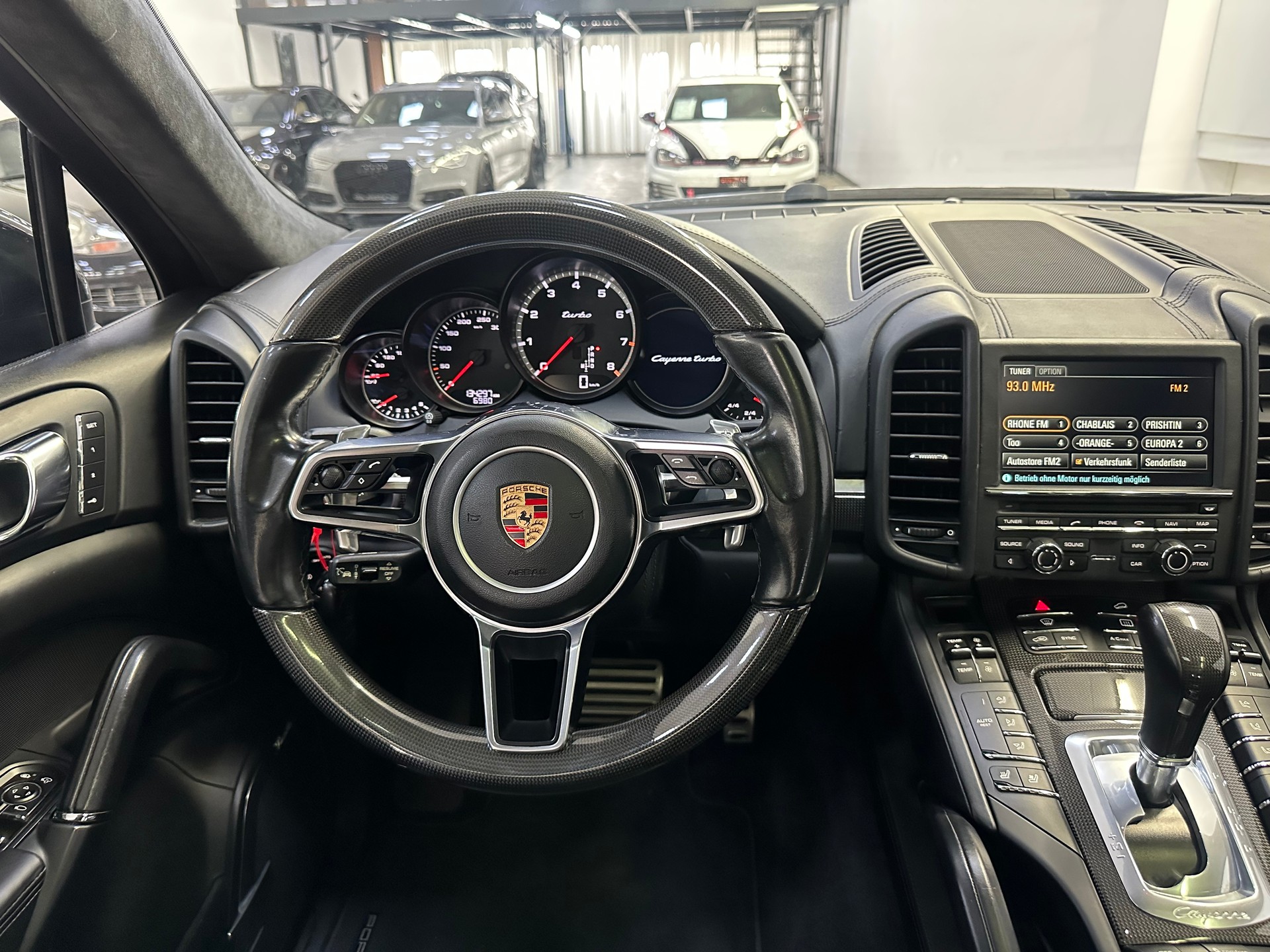 PORSCHE Cayenne Turbo-image-10