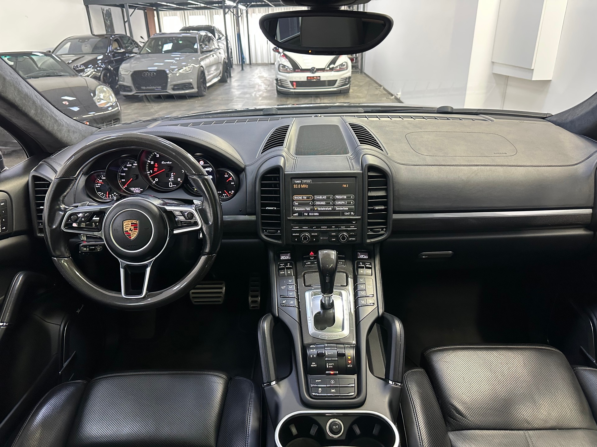 PORSCHE Cayenne Turbo-image-9