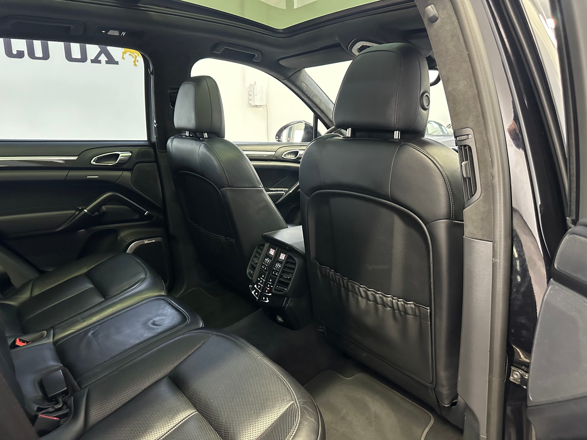 PORSCHE Cayenne Turbo-image-14