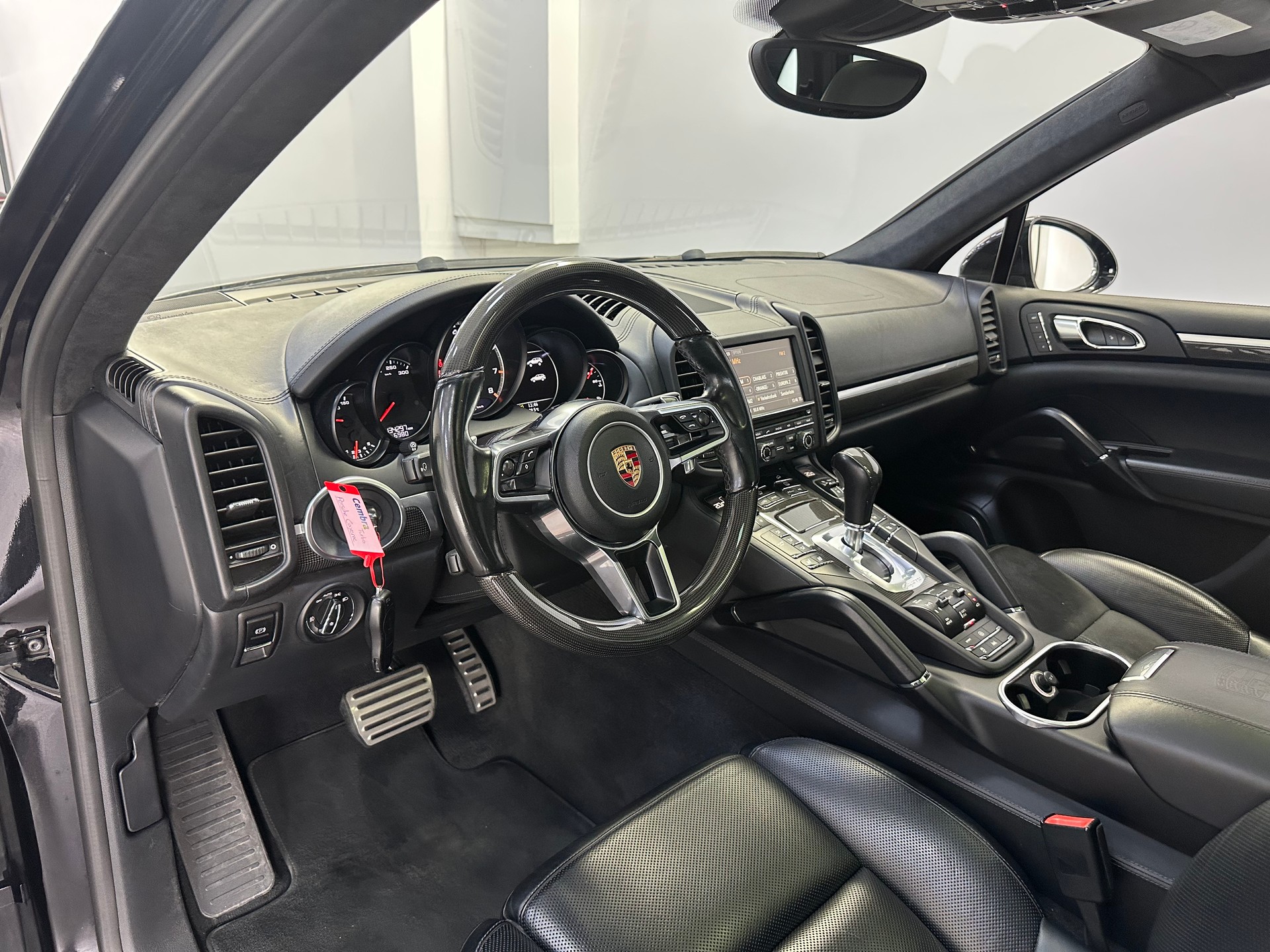 PORSCHE Cayenne Turbo-image-8