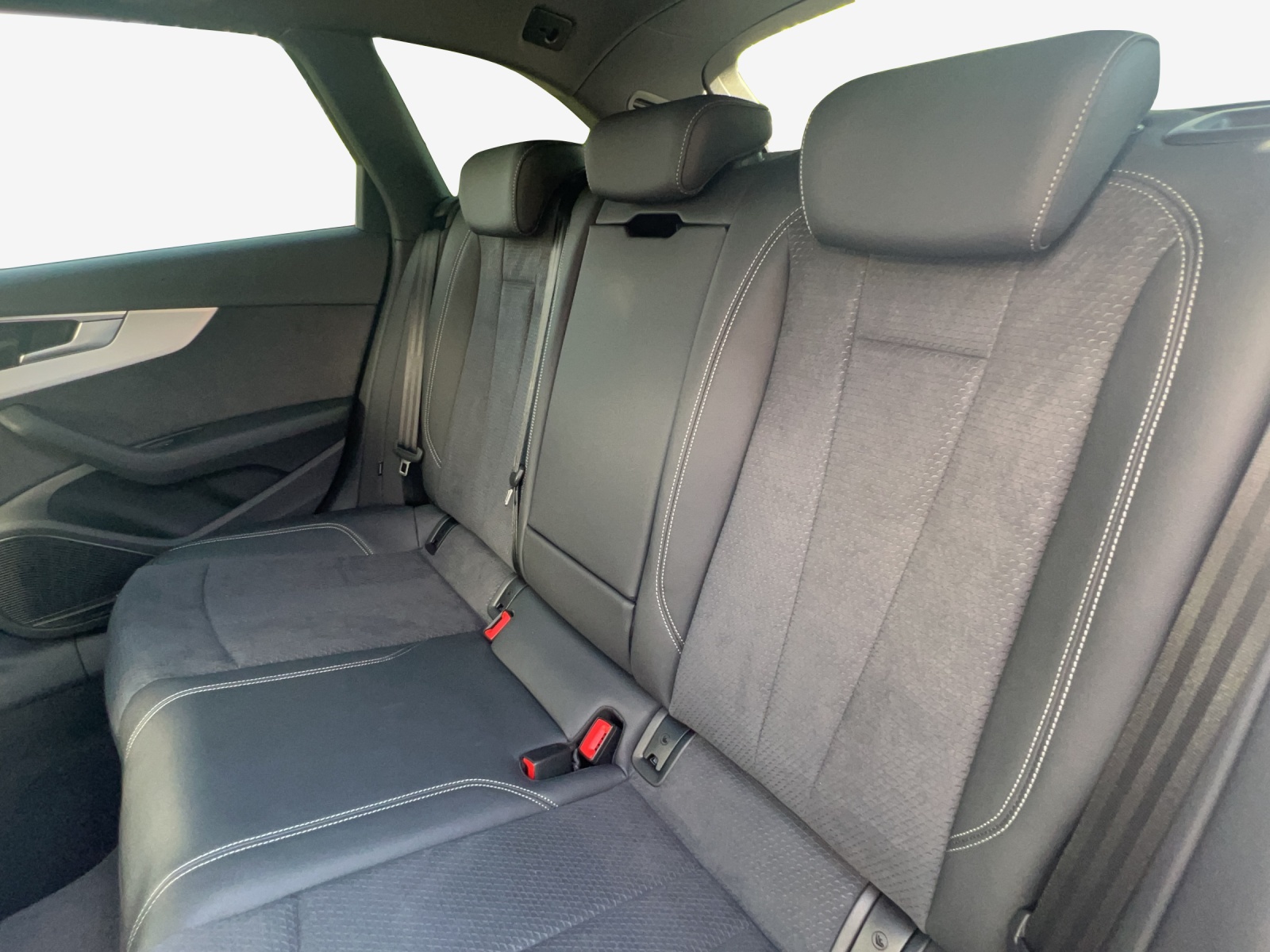 AUDI A4 Avant 40 TDI advanced quattro S-tronic-image-9