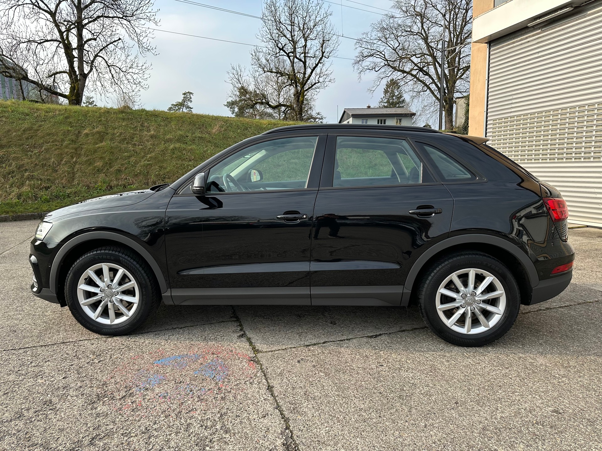 AUDI Q3 2.0 TFSI quattro S-tronic-image-1