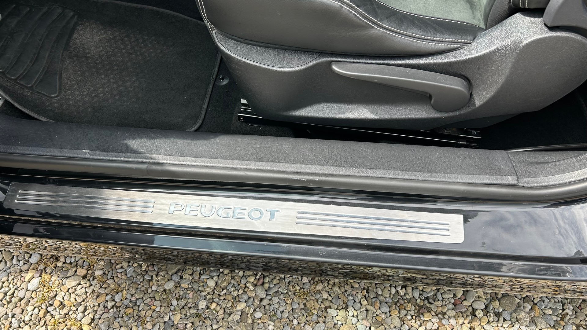PEUGEOT 207 1.6 16V Turbo GTi-image-19