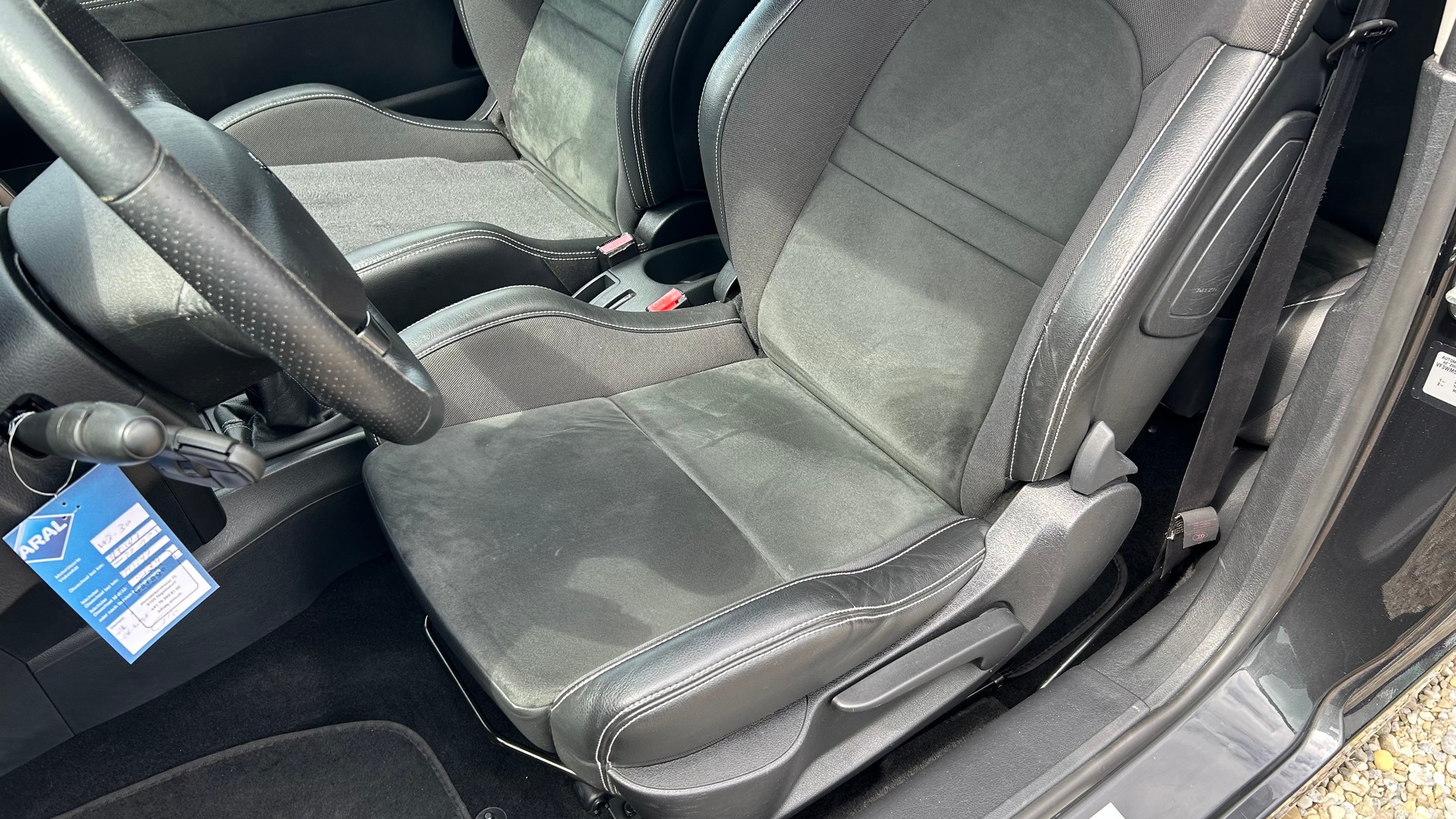 PEUGEOT 207 1.6 16V Turbo GTi-image-9