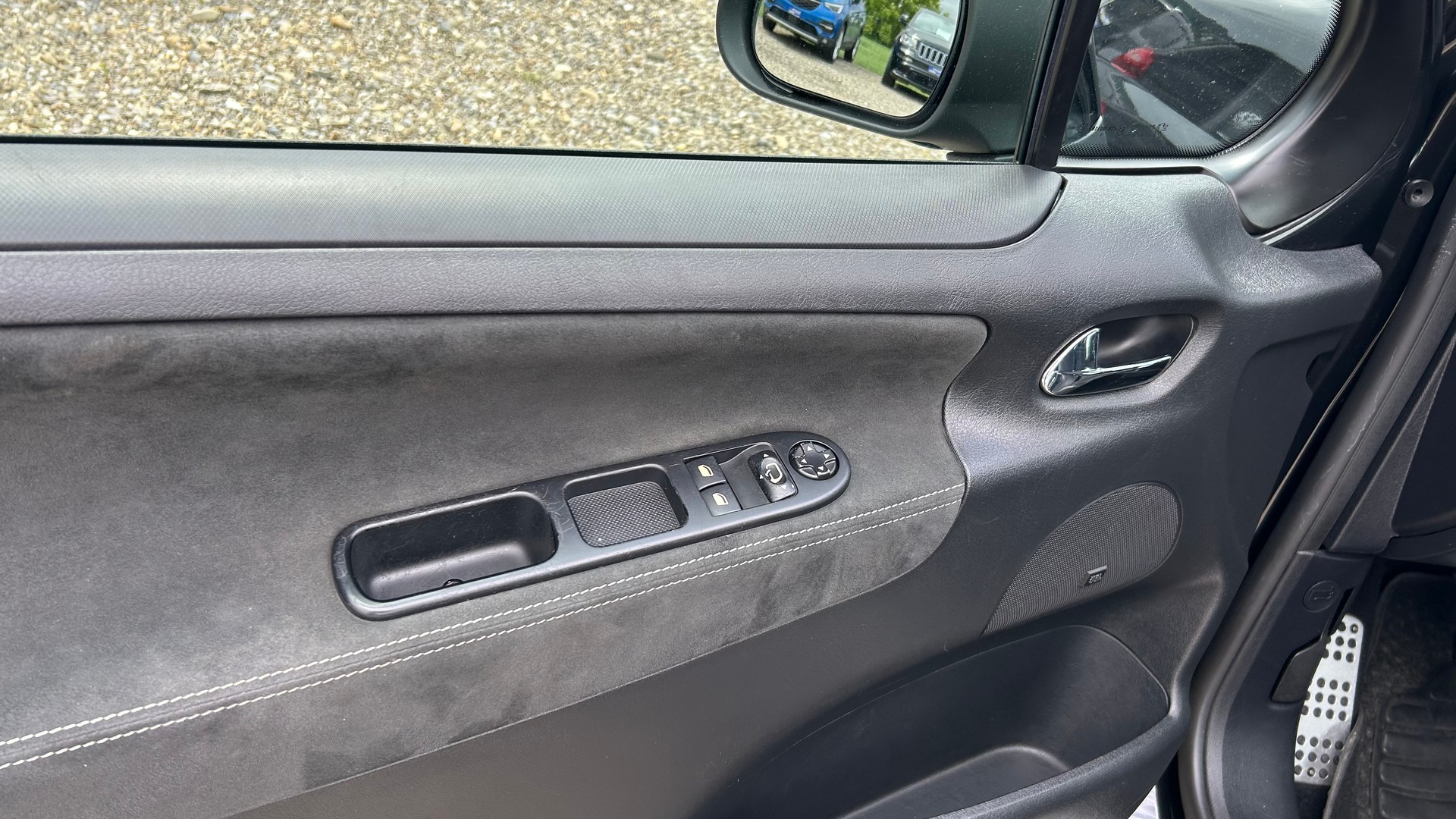 PEUGEOT 207 1.6 16V Turbo GTi-image-10