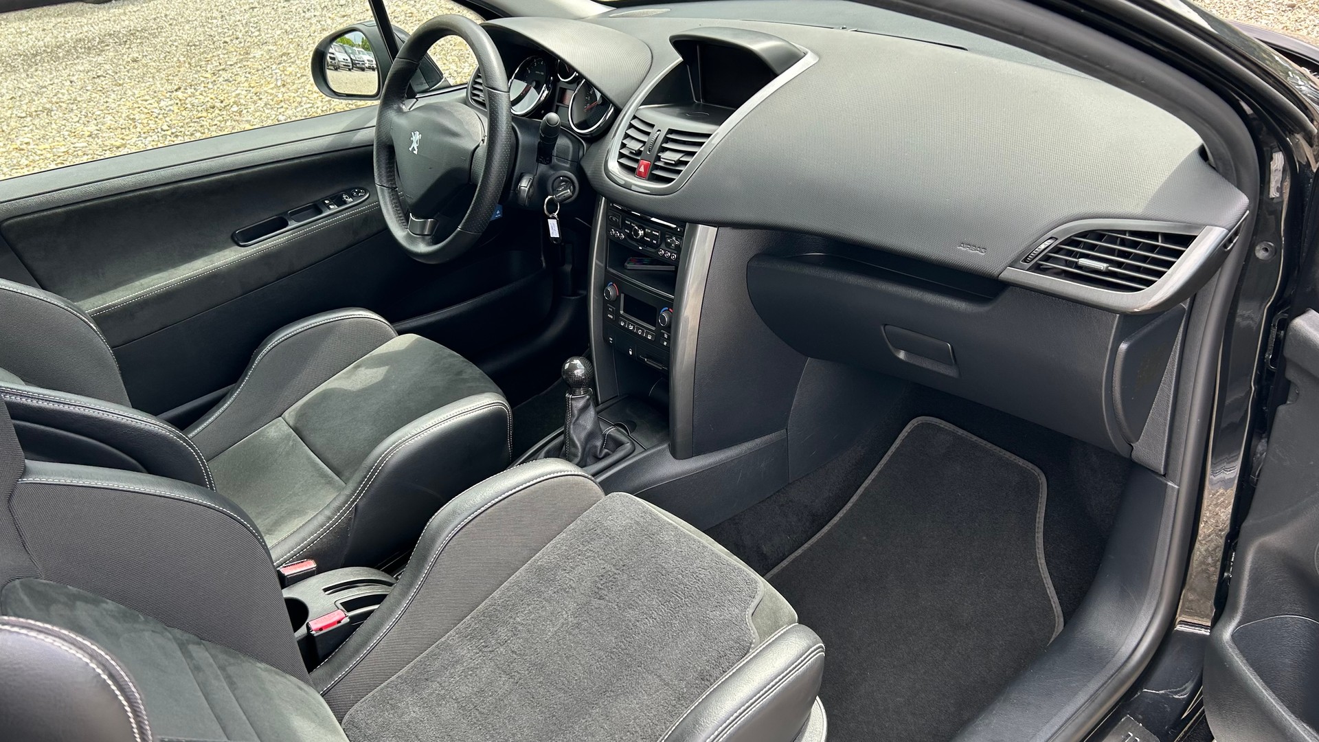 PEUGEOT 207 1.6 16V Turbo GTi-image-23