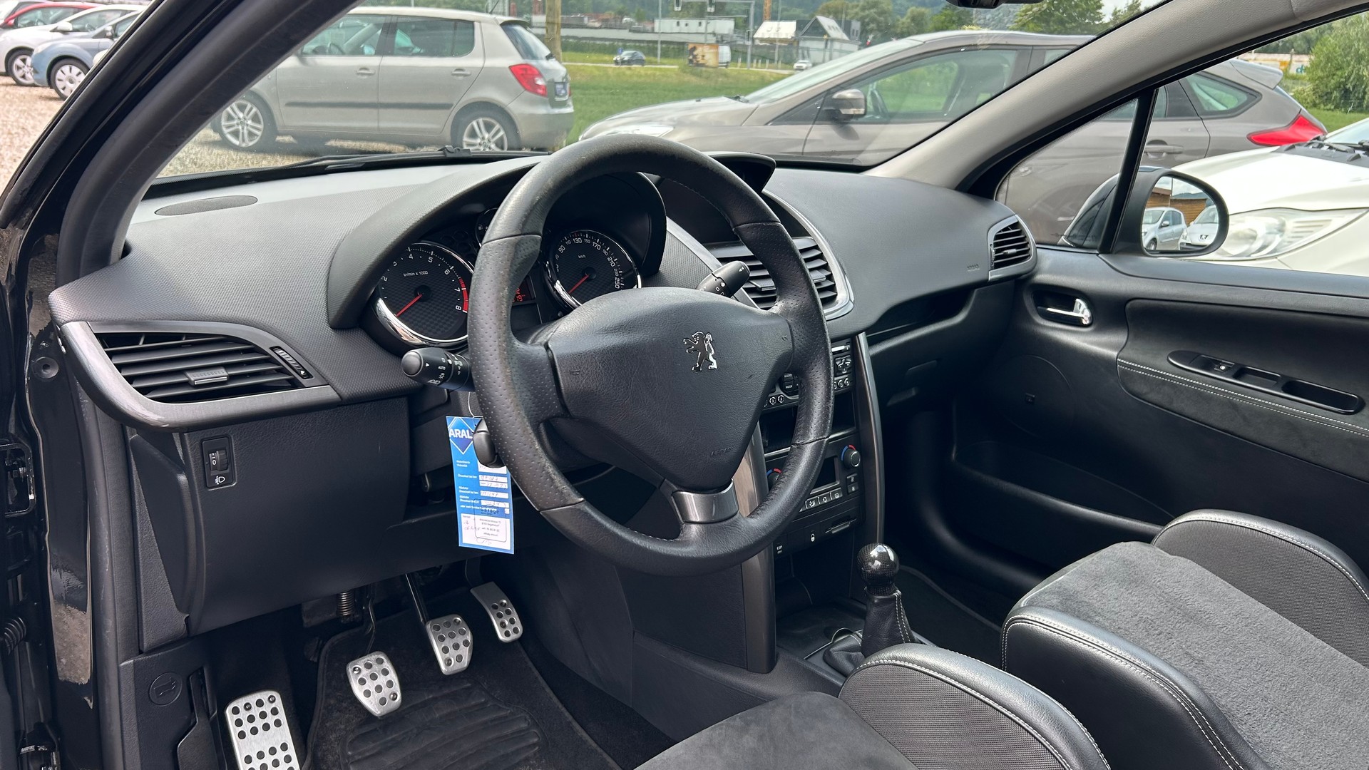 PEUGEOT 207 1.6 16V Turbo GTi-image-5