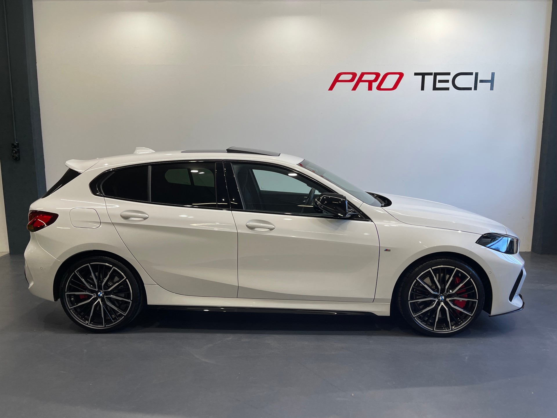 BMW M135i xDrive M Sport Pro Steptronic *4 JAHRE GARANTIE*-image-4