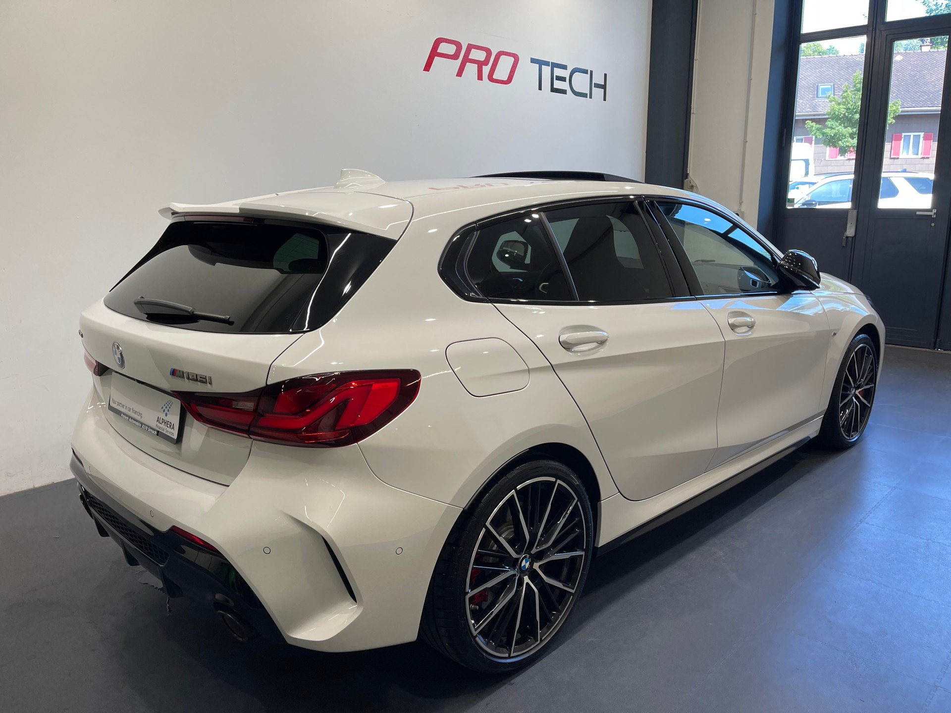 BMW M135i xDrive M Sport Pro Steptronic *4 JAHRE GARANTIE*-image-5
