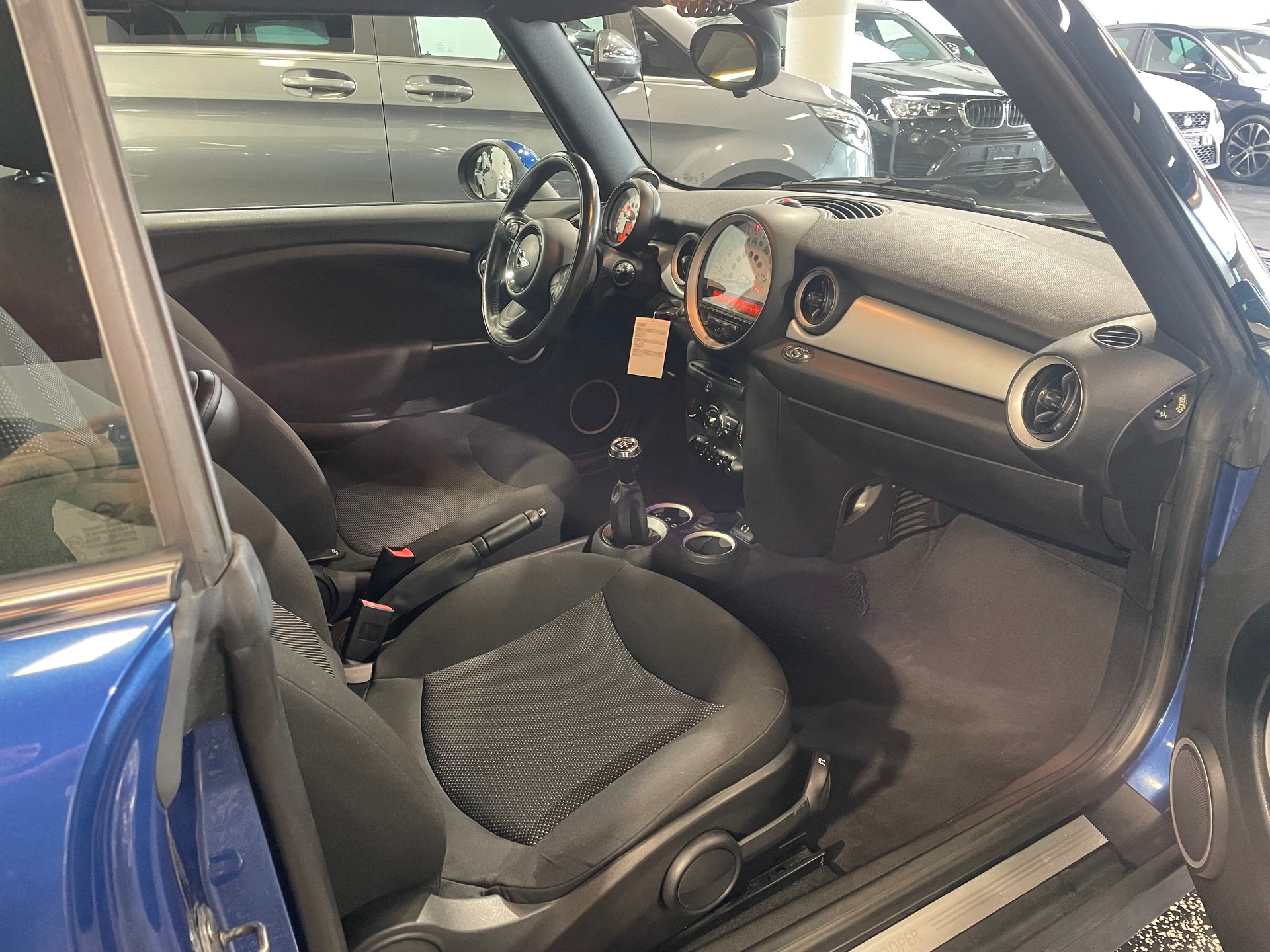 MINI Cooper D Cabriolet-image-8