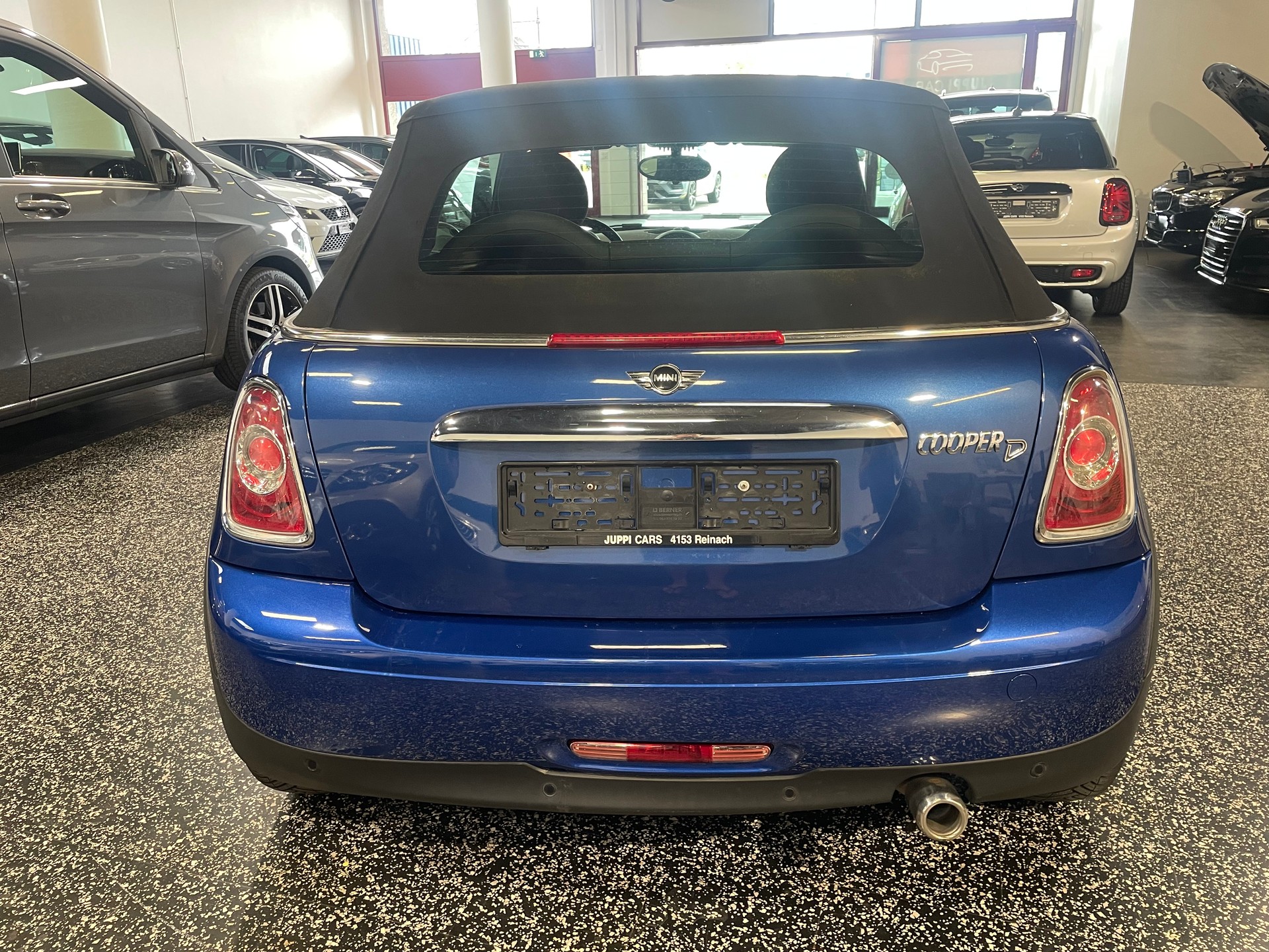 MINI Cooper D Cabriolet-image-2