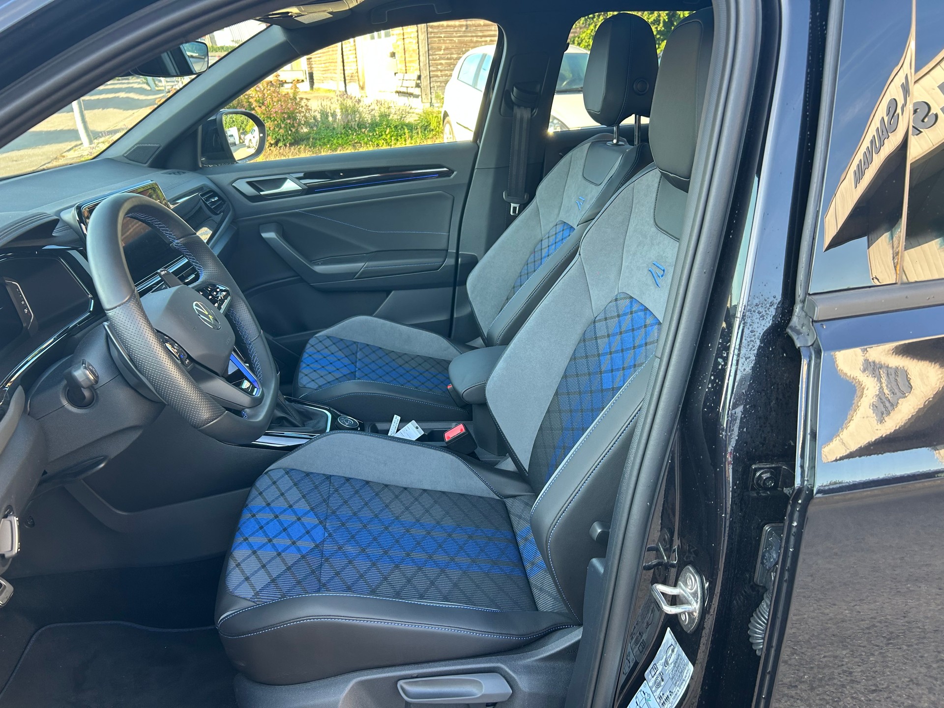 VW T-Roc 2.0 TSI R DSG 4Motion-image-6