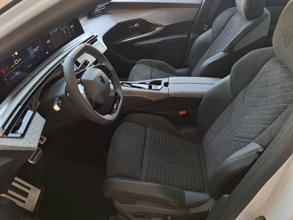 PEUGEOT 3008 e-Launch Edition AWD 325cv (8 ans de garantie)-image-7