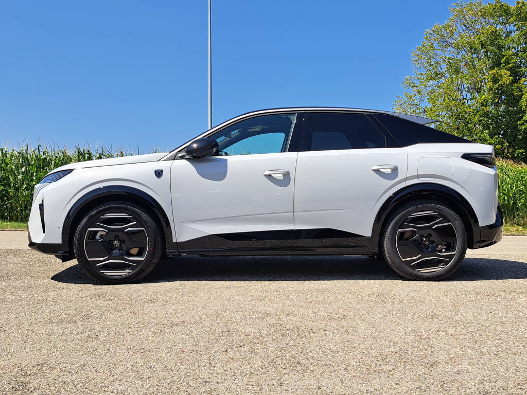 PEUGEOT 3008 e-Launch Edition AWD 325cv (8 ans de garantie)-image-4