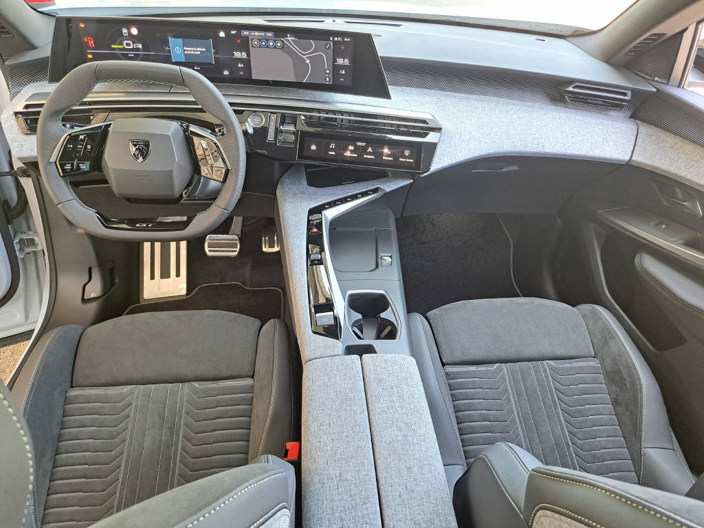PEUGEOT 3008 e-Launch Edition AWD 325cv (8 ans de garantie)-image-10