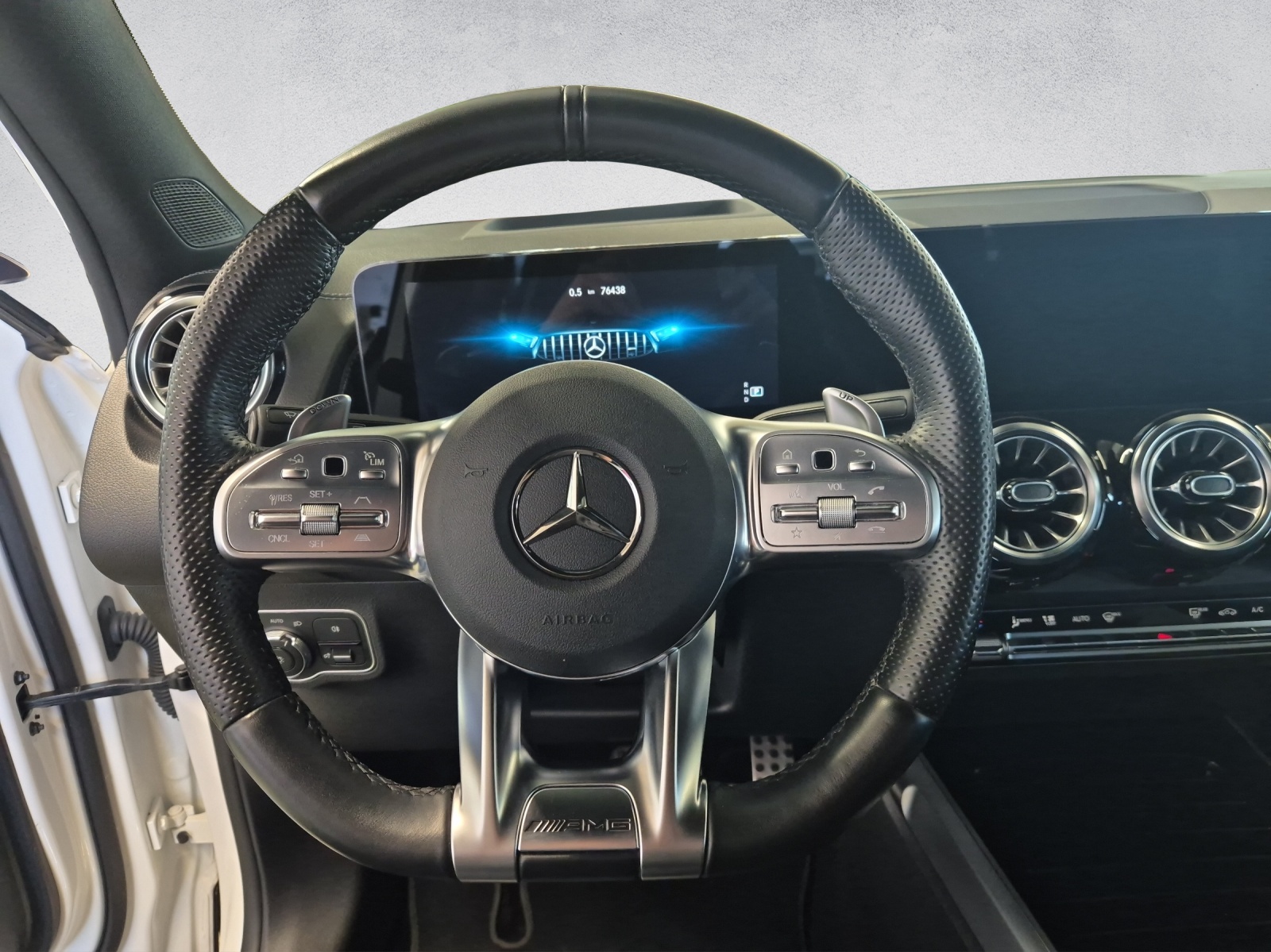 MERCEDES-BENZ GLB 35 AMG 4Matic-image-9