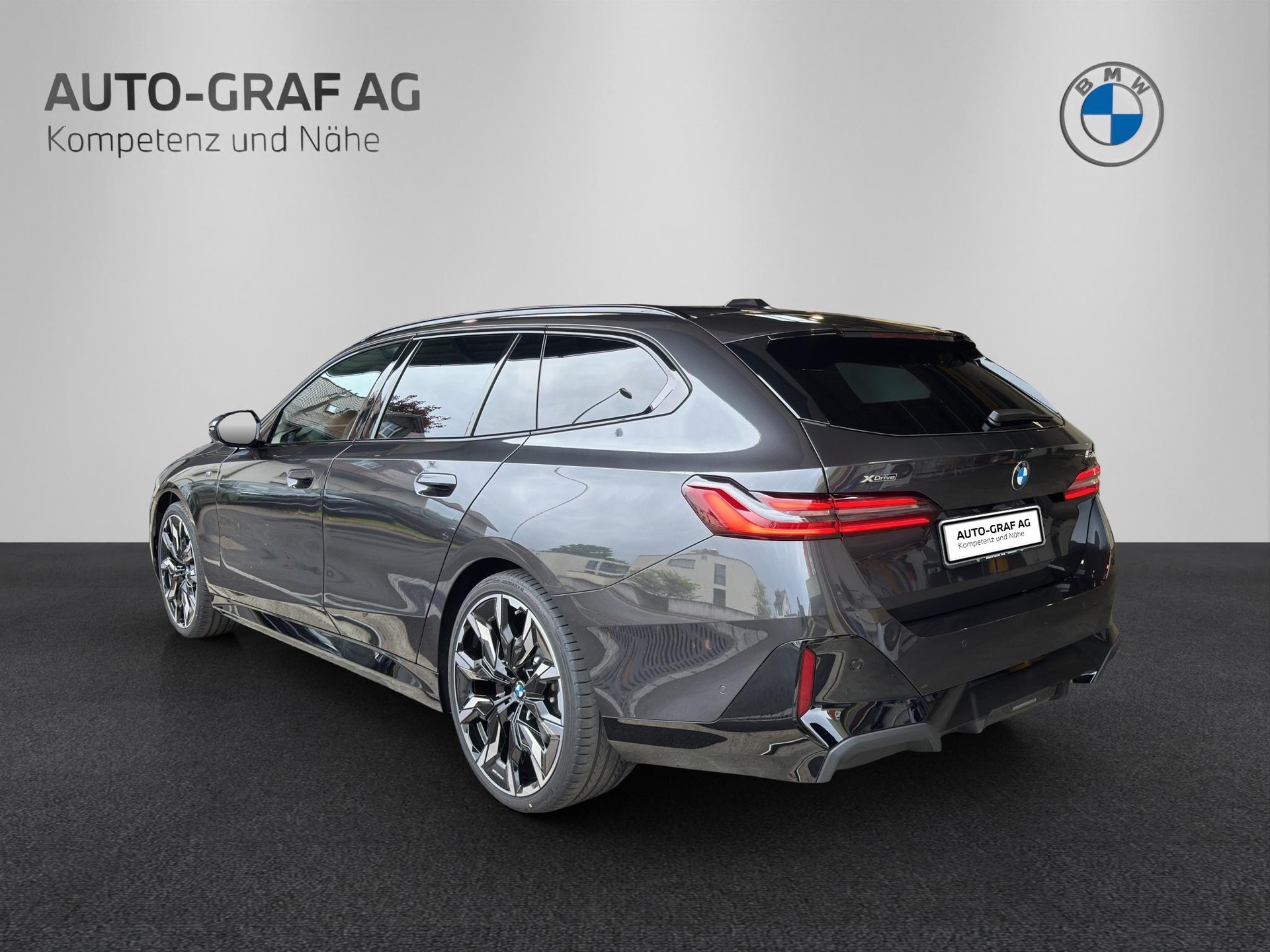 BMW 540d xDrive Touring M Sport Pro-image-2
