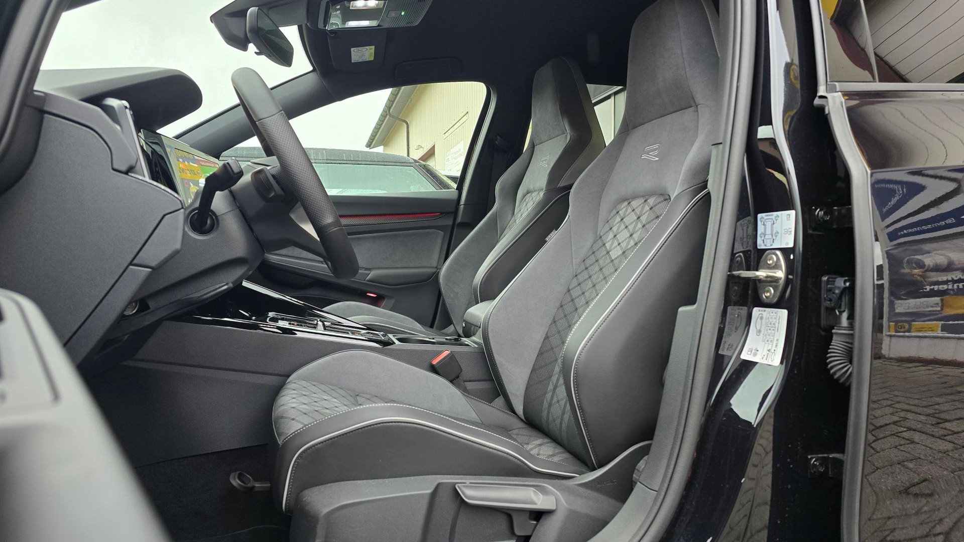 VW Golf 1.5 e TSI ACT Life R-Line DSG-image-10