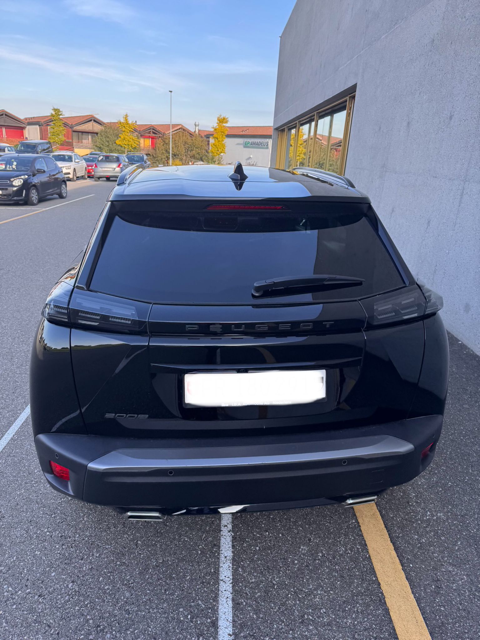 PEUGEOT 2008 1.2 PureTech Allure EAT8-image-1