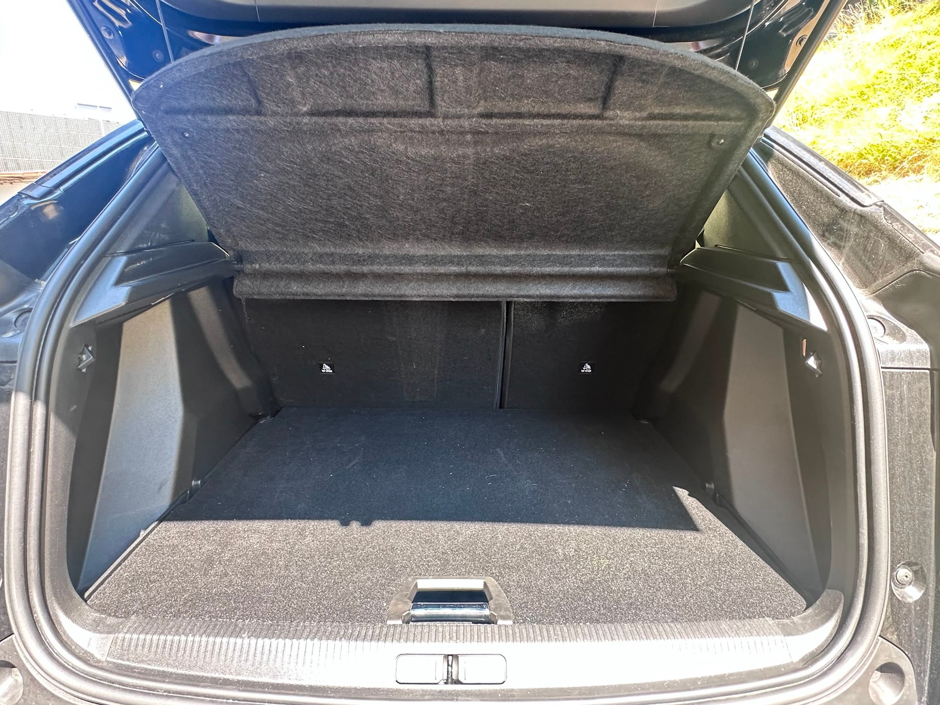 PEUGEOT 2008 1.2 PureTech Allure EAT8-image-10
