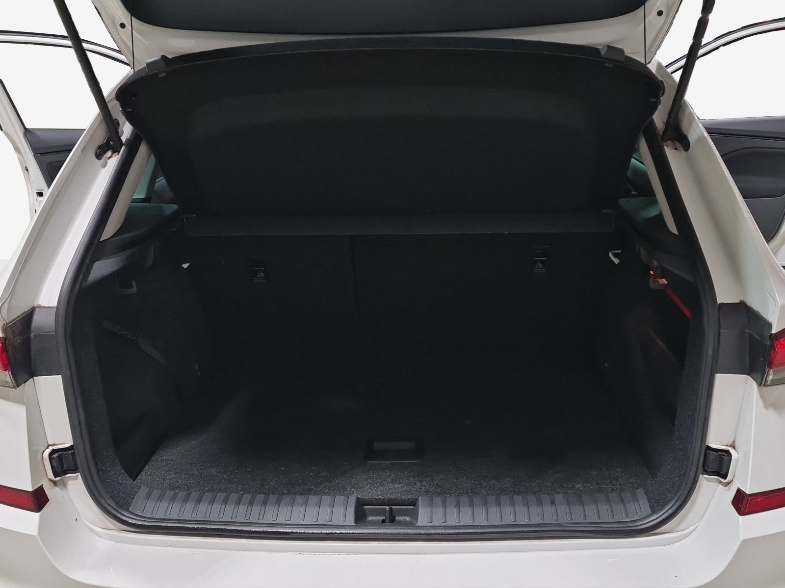 SKODA Kamiq 1.0 TSI Ambition DSG-image-12