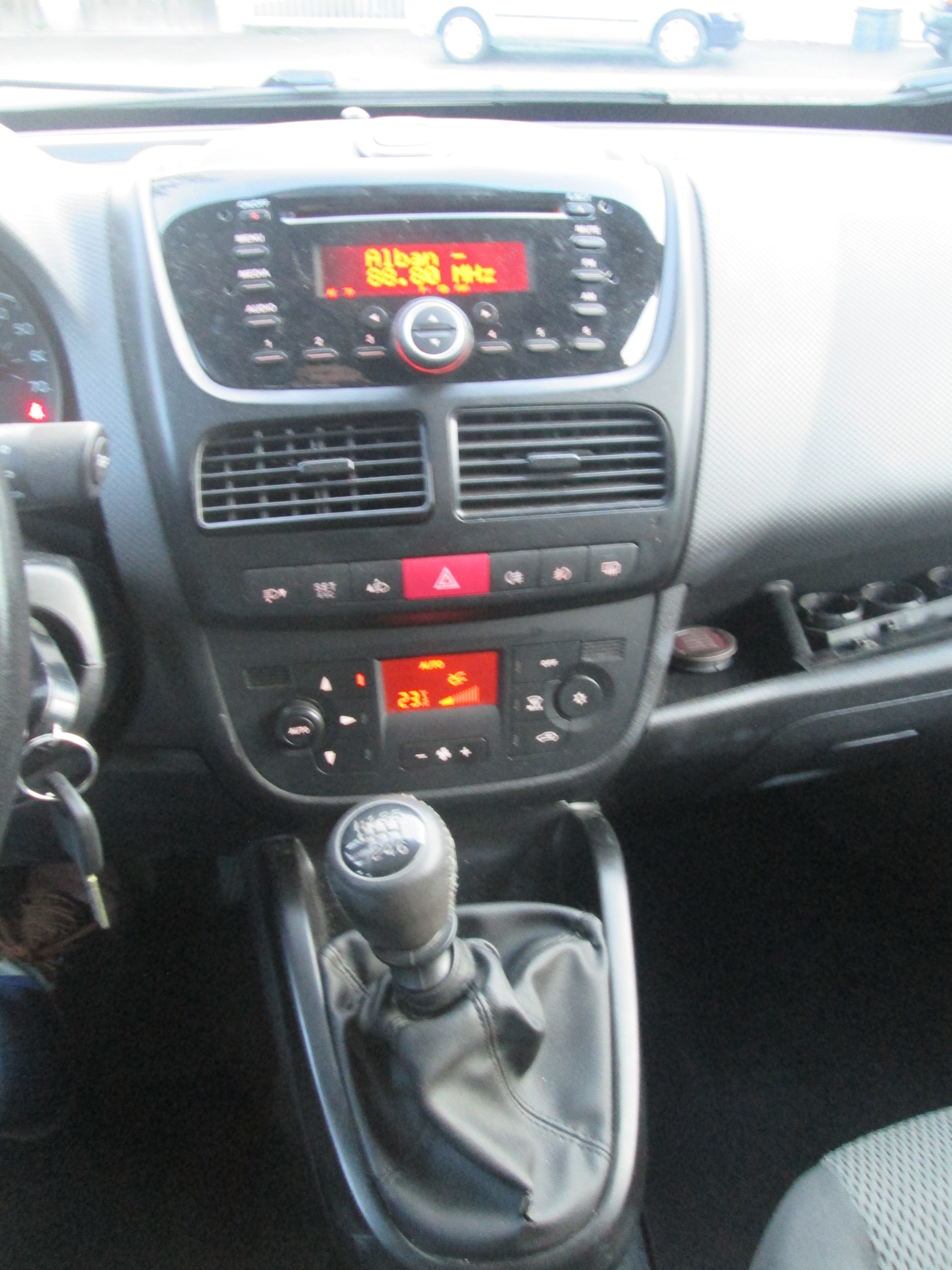 FIAT Doblò 1.4 T-jet-image-13