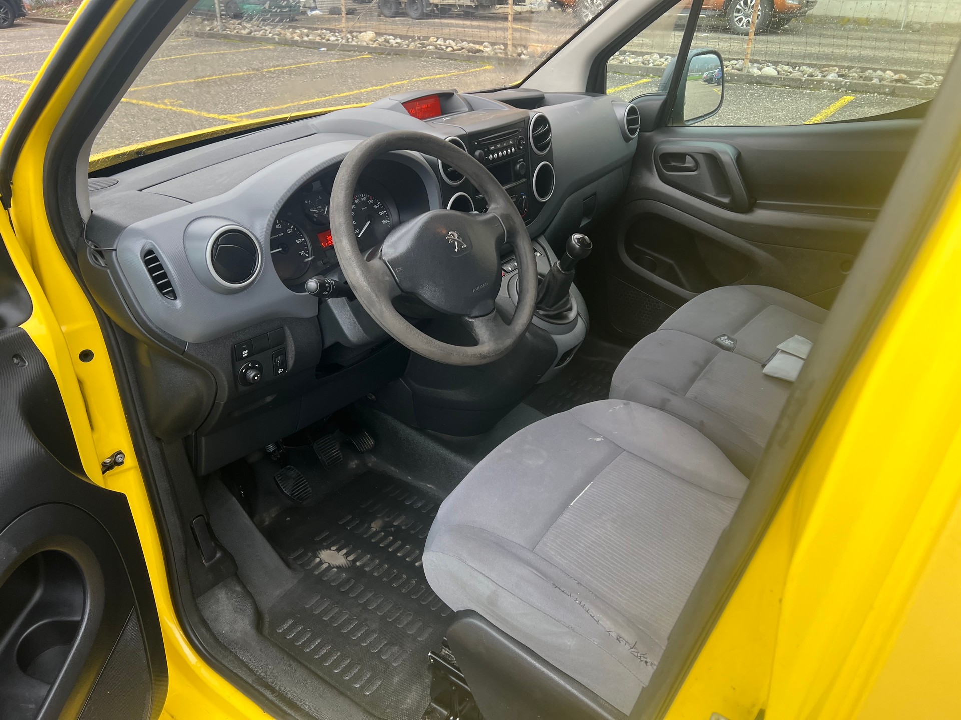 PEUGEOT Partner 1.6 VTi Urban Pack-image-9