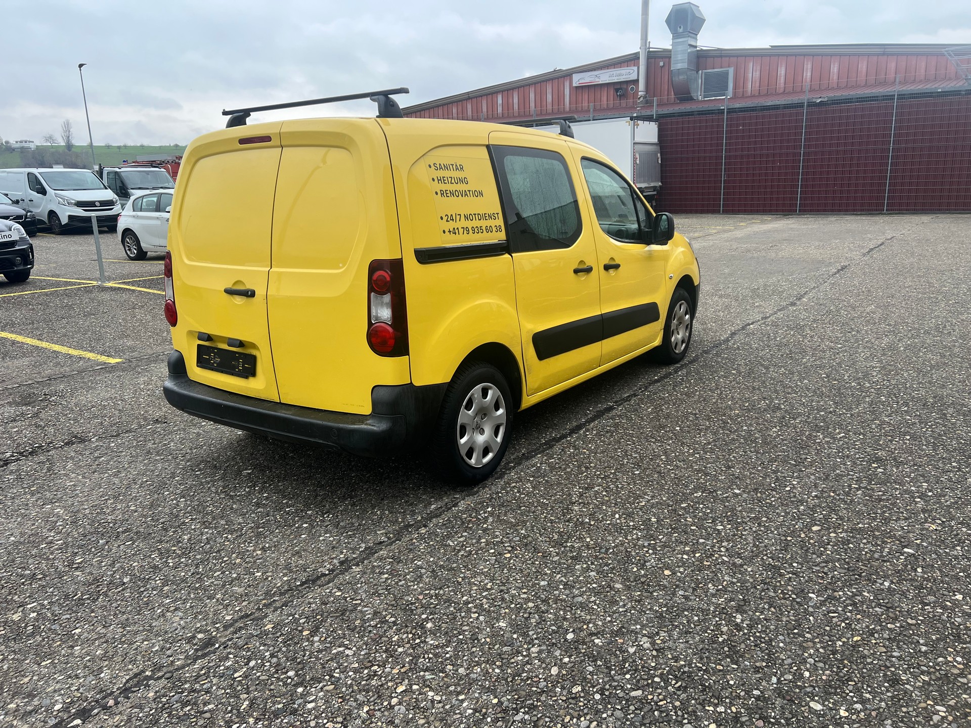 PEUGEOT Partner 1.6 VTi Urban Pack-image-4