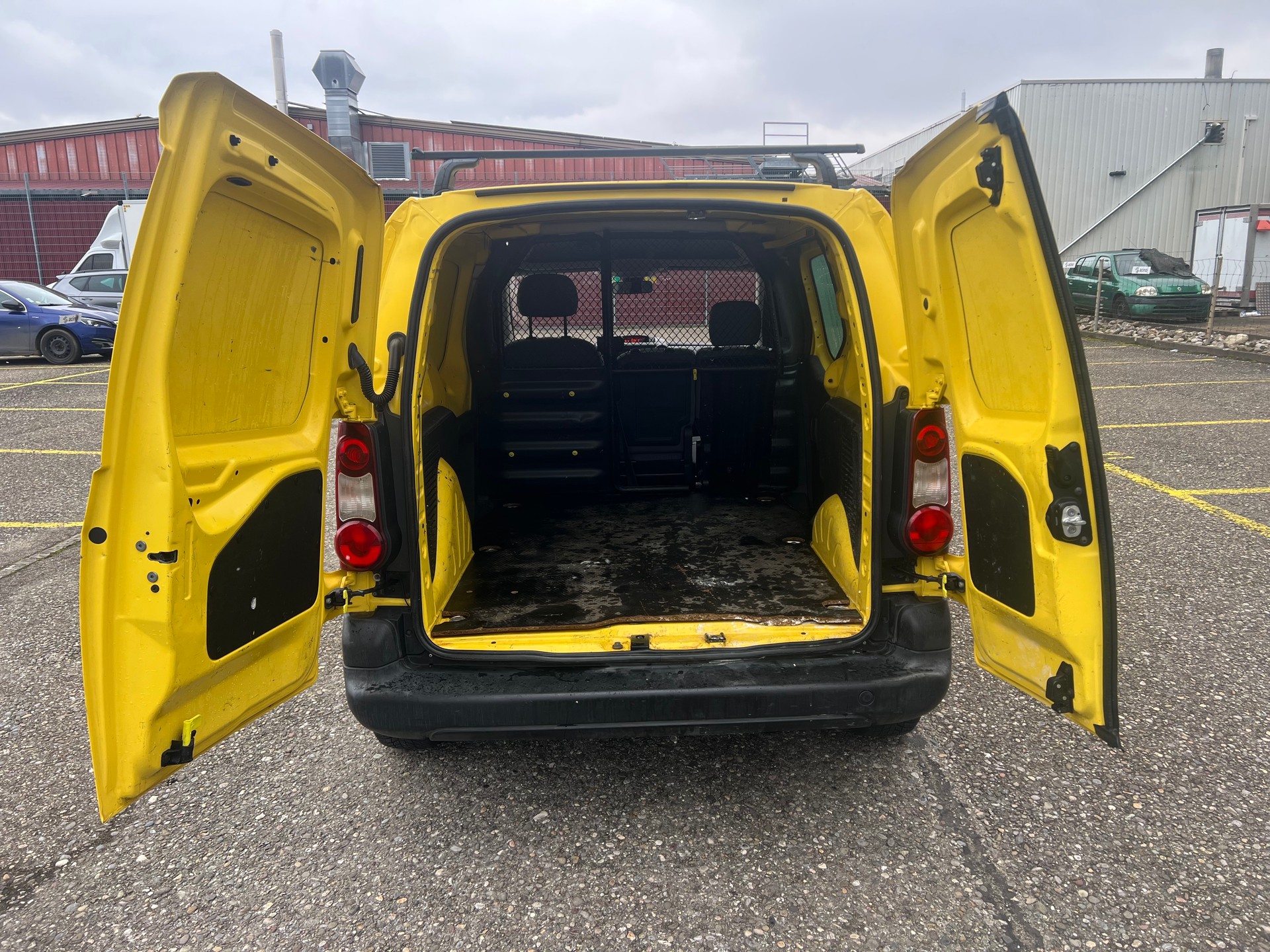 PEUGEOT Partner 1.6 VTi Urban Pack-image-6