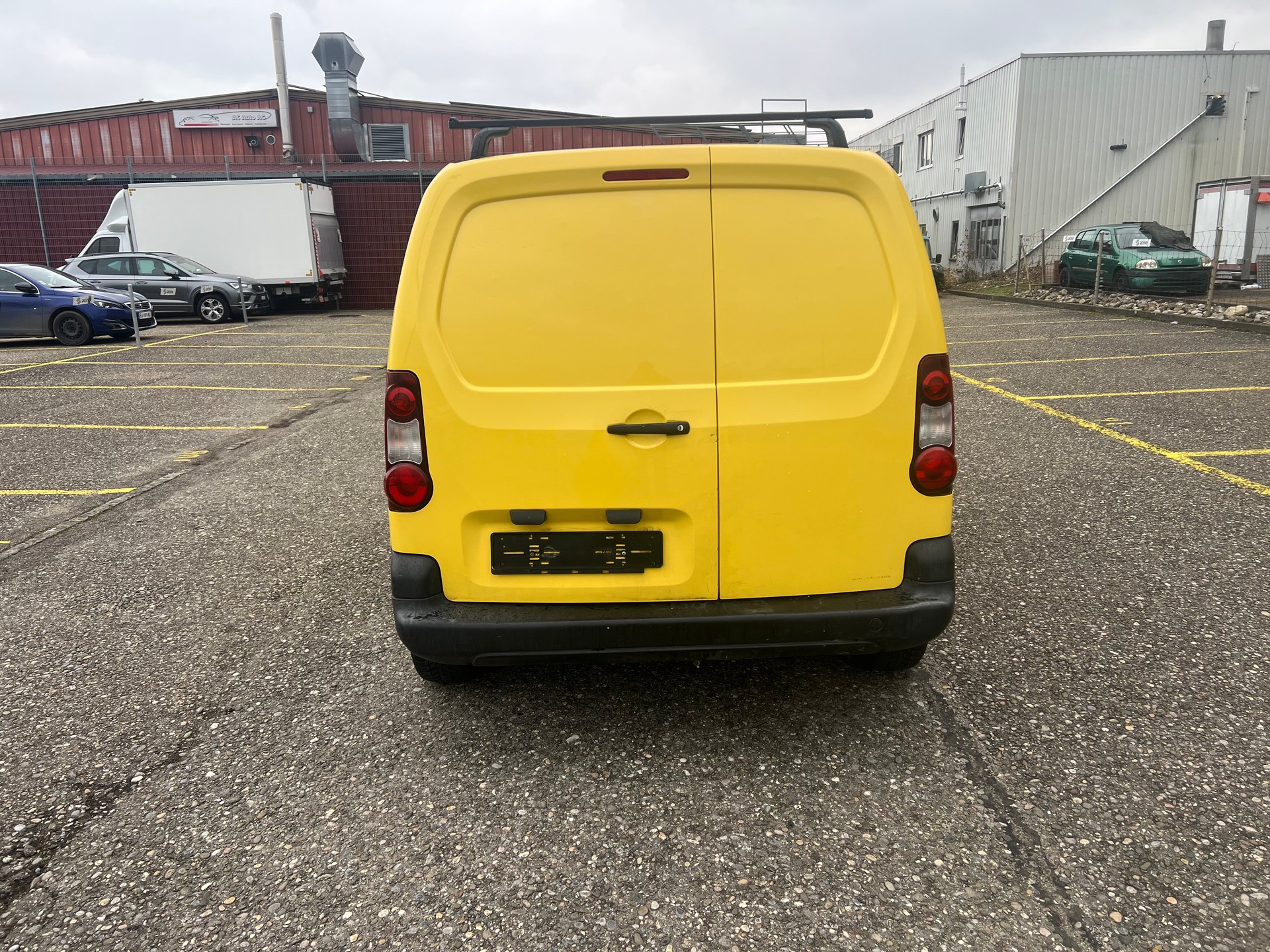 PEUGEOT Partner 1.6 VTi Urban Pack-image-3