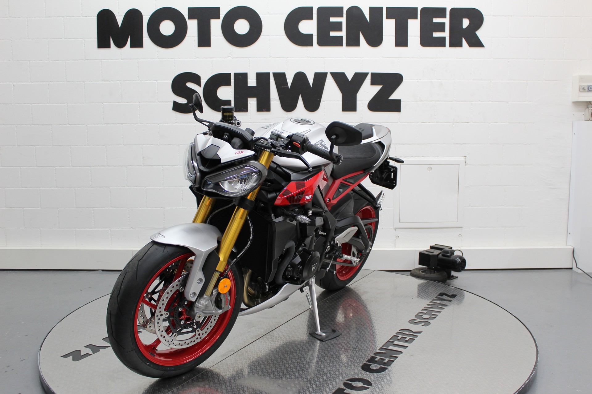 TRIUMPH Street Triple 765 RX-showroom-element-3