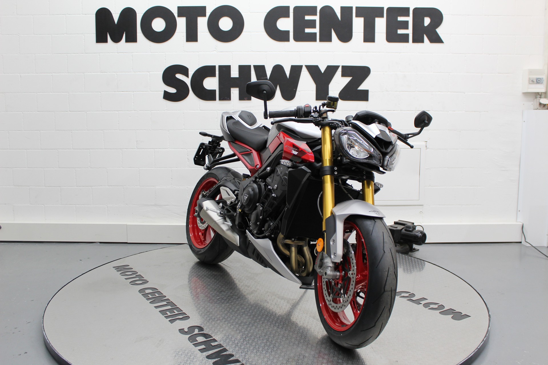 TRIUMPH Street Triple 765 RX-showroom-element-2