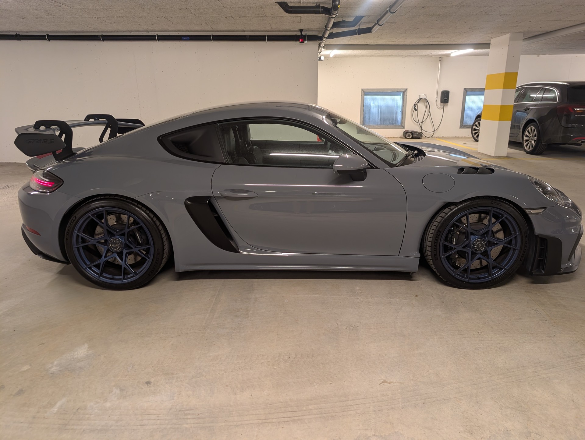 PORSCHE 718 Cayman GT4 RS PDK-image-4