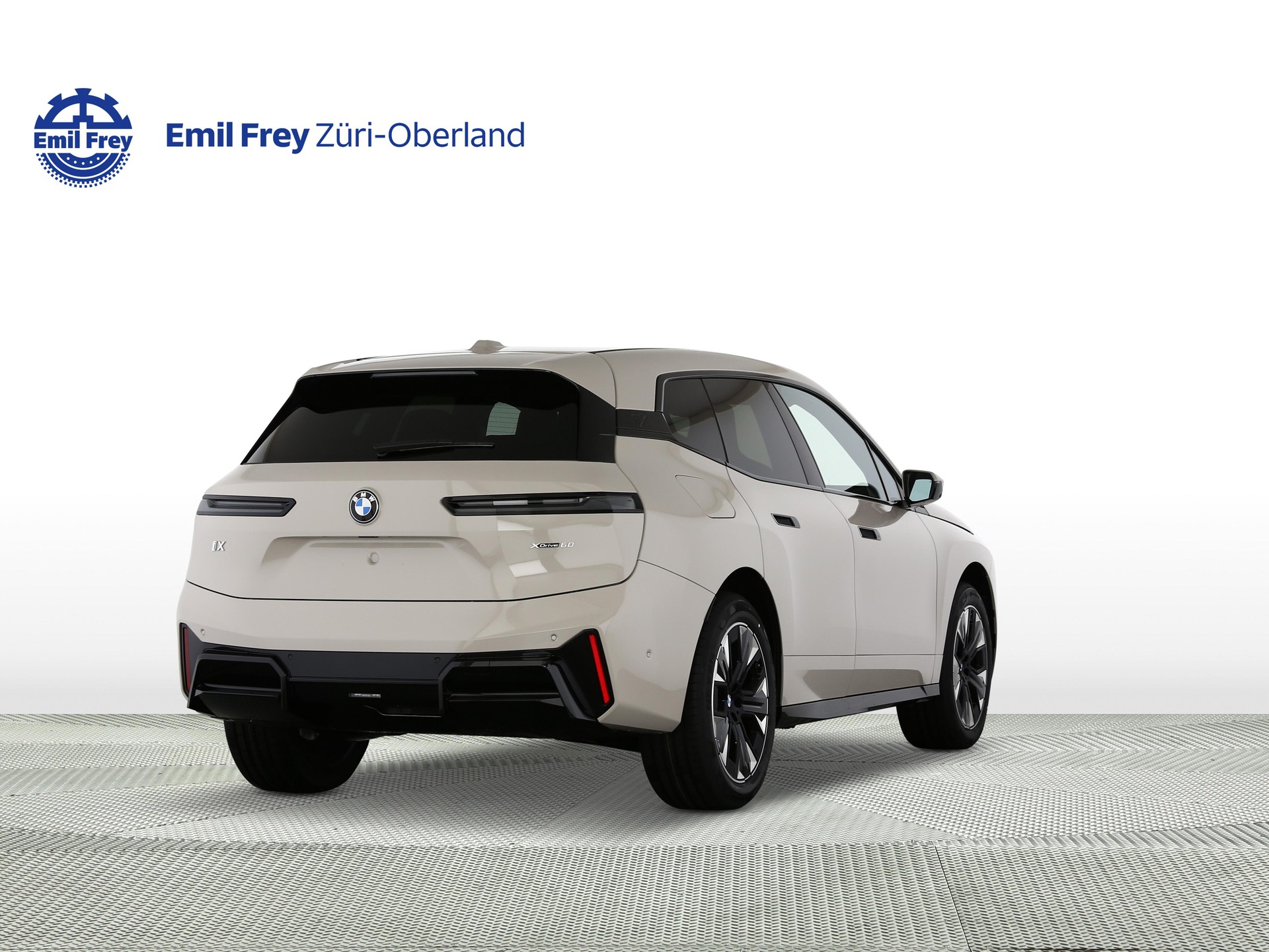 BMW iX xDrive60-image-2