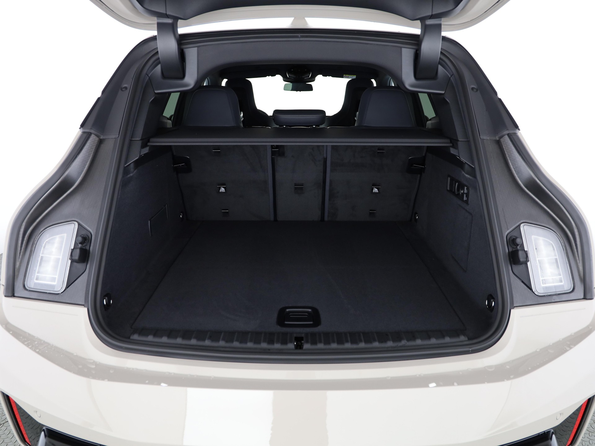 BMW iX xDrive60-image-5