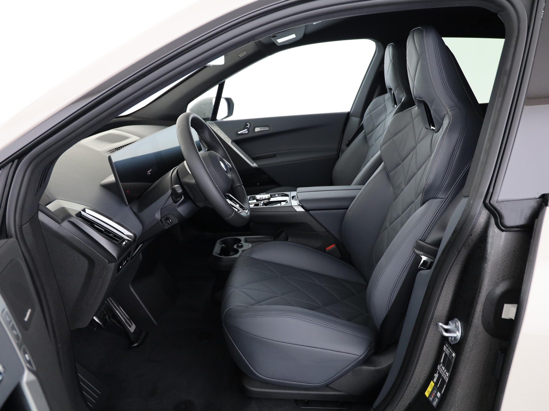BMW iX xDrive60-image-3