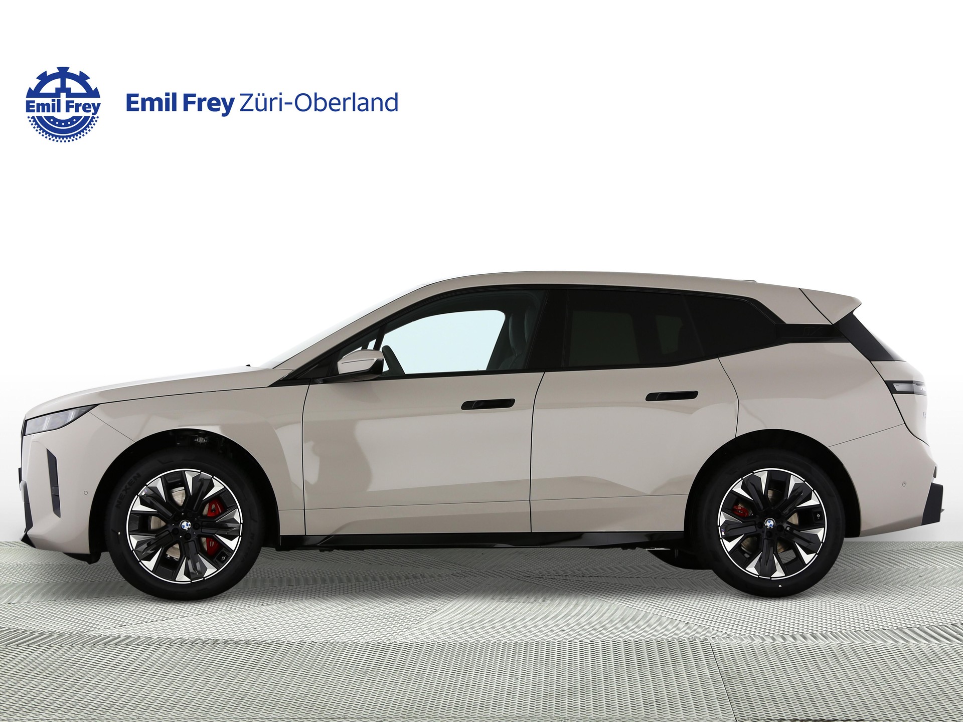 BMW iX xDrive60-image-1