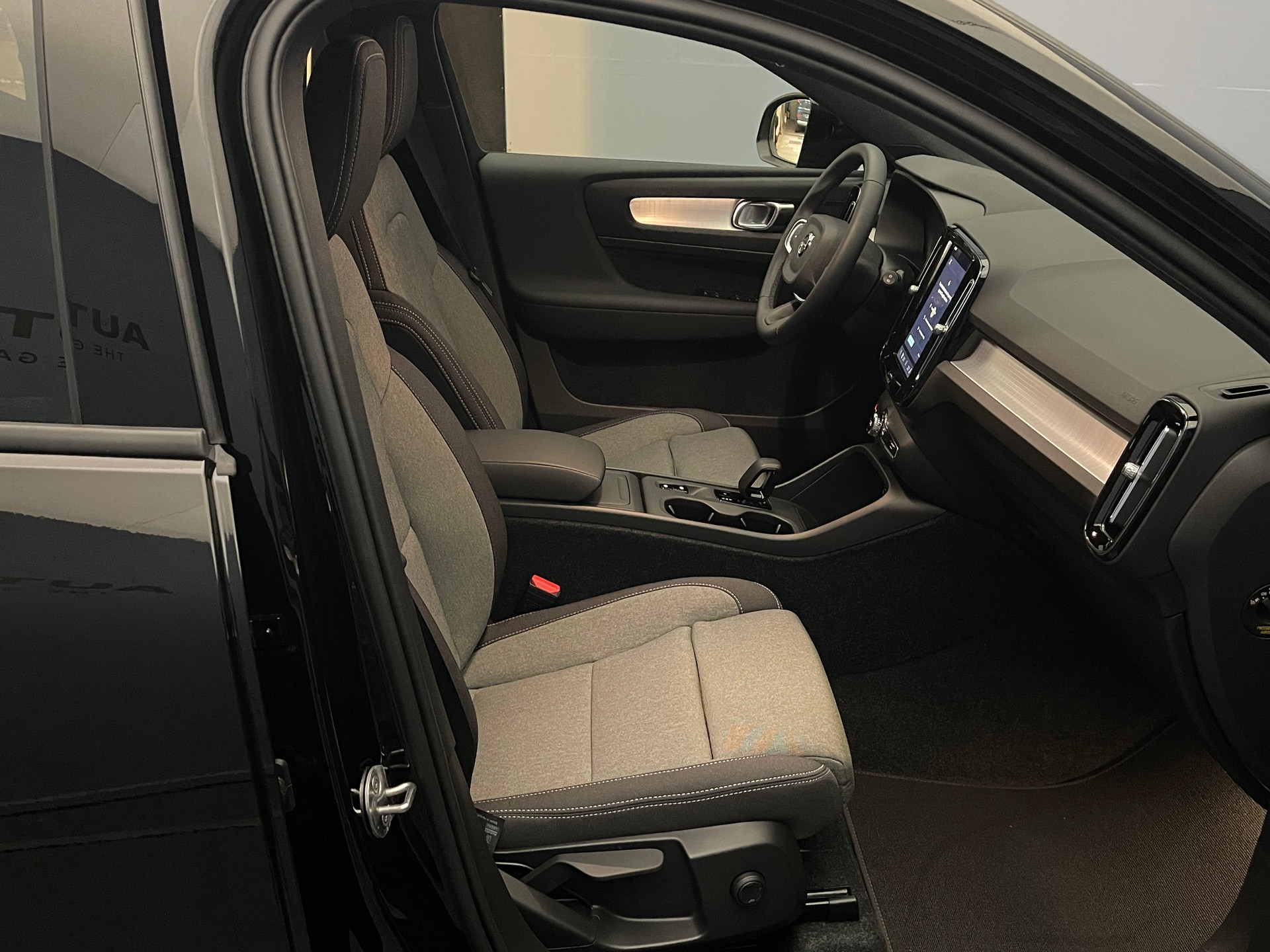 VOLVO XC40 2.0 B3 MH Core-image-13