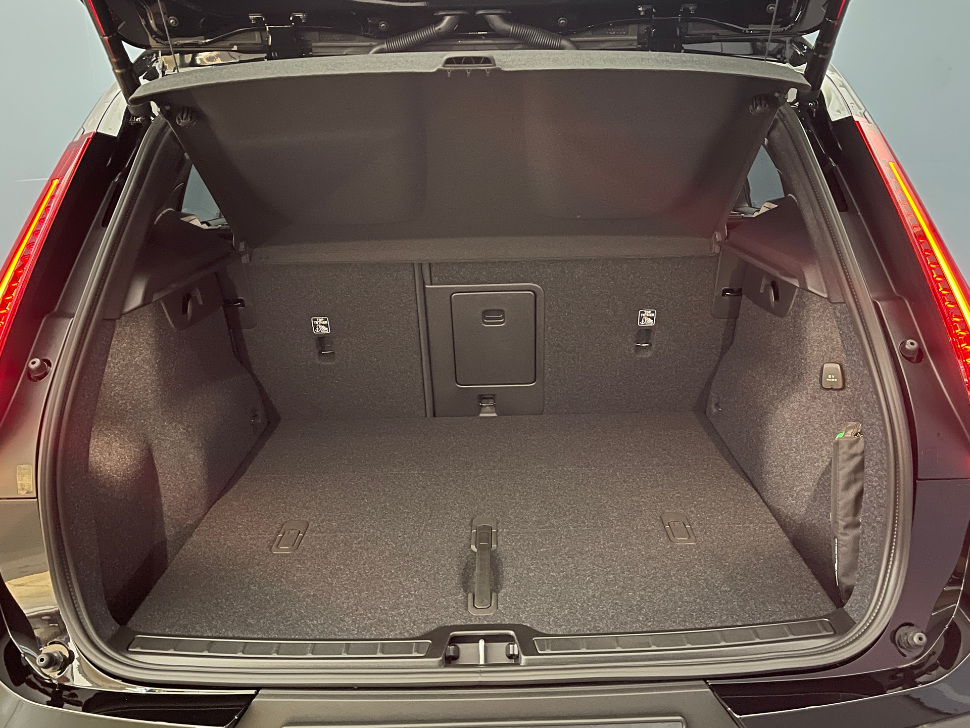 VOLVO XC40 2.0 B3 MH Core-image-12