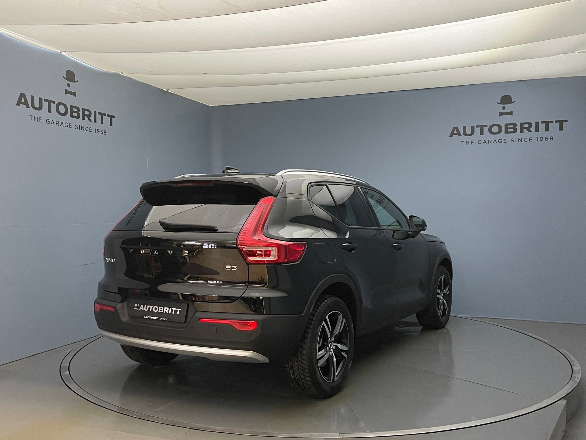 VOLVO XC40 2.0 B3 MH Core-image-2