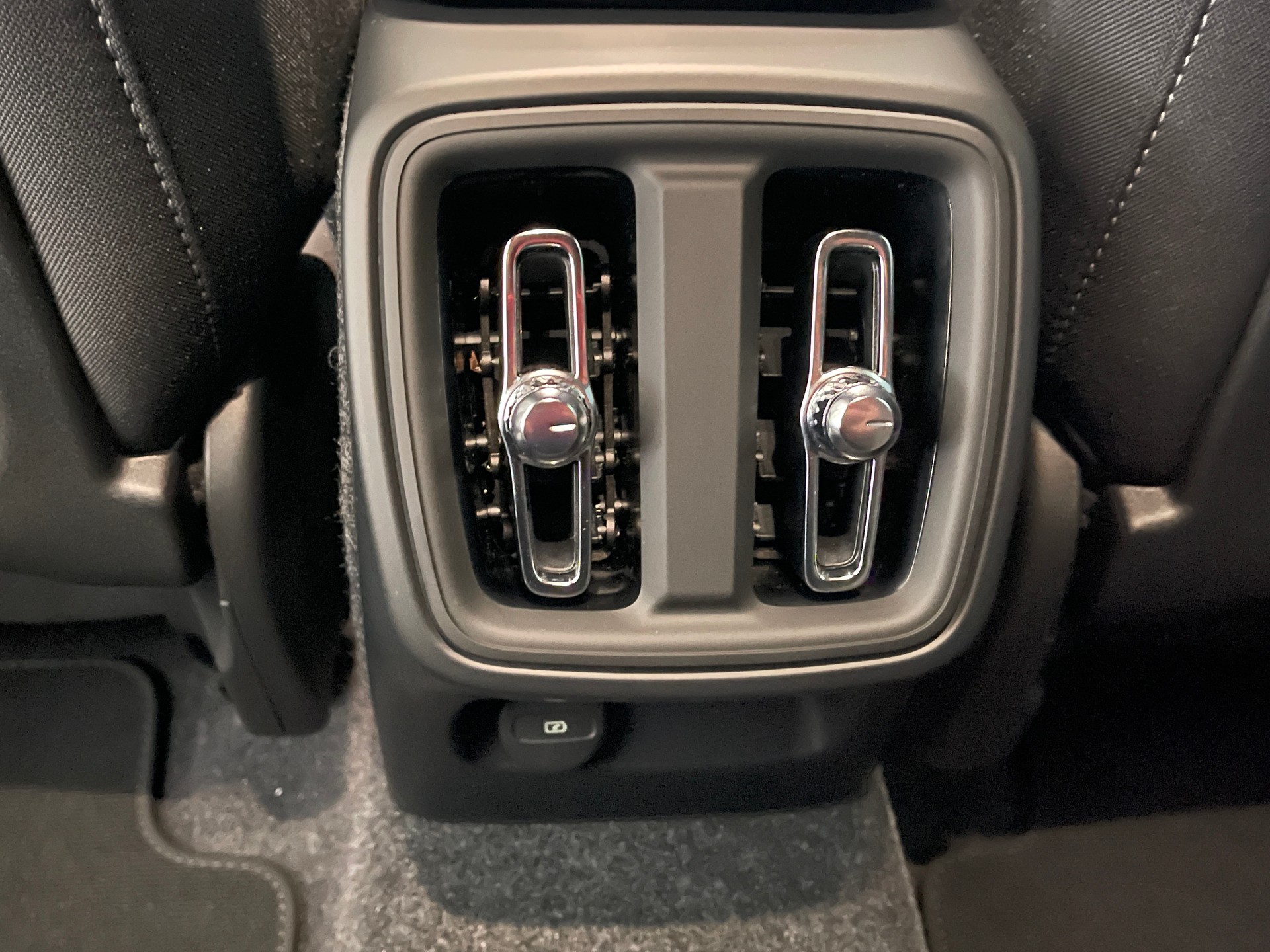 VOLVO XC40 2.0 B3 MH Core-image-8