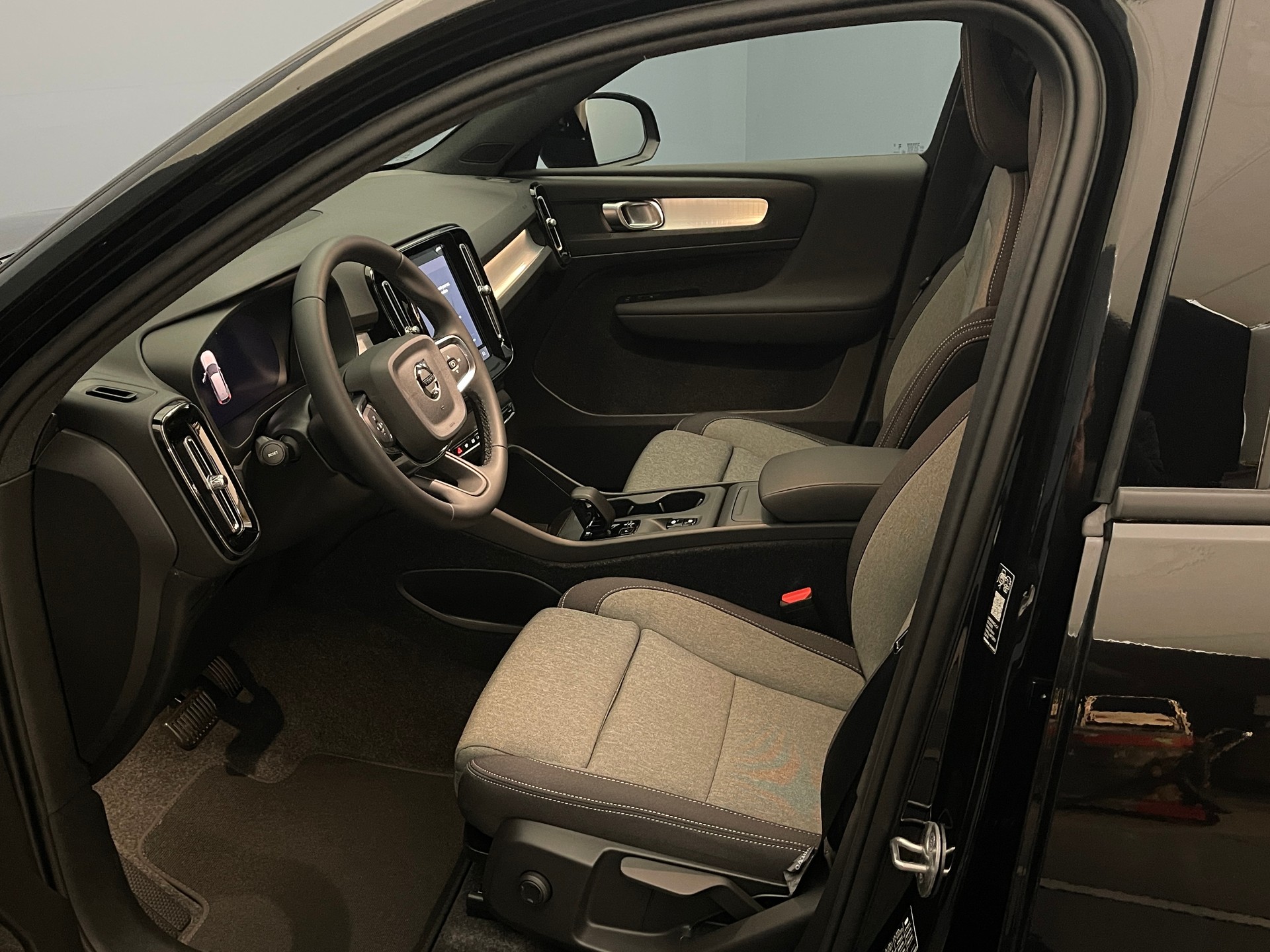 VOLVO XC40 2.0 B3 MH Core-image-9