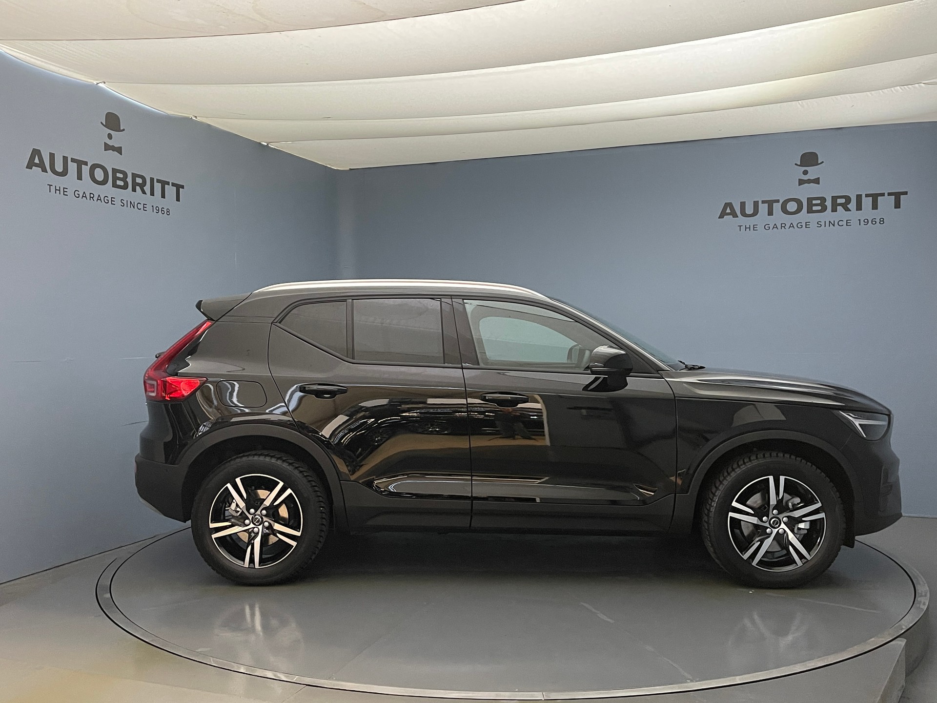 VOLVO XC40 2.0 B3 MH Core-image-1