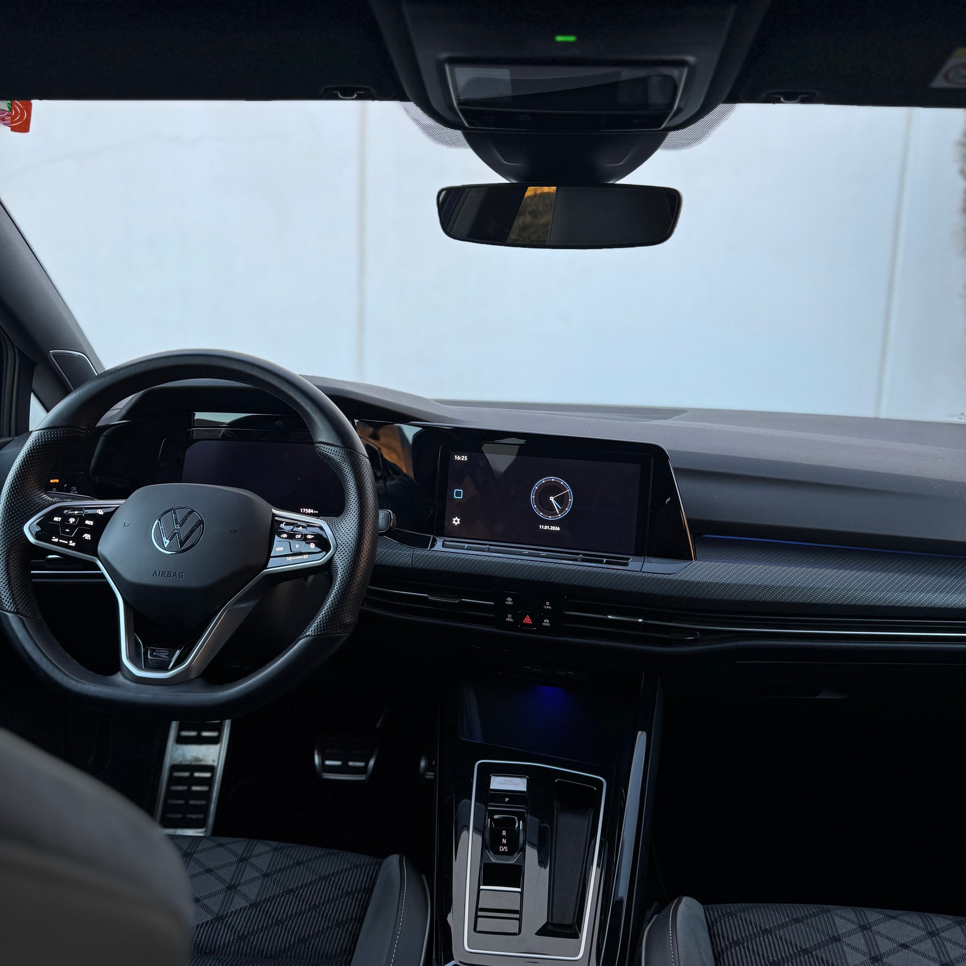 VW Golf 2.0 TSI R-Line DSG 4 Motion-image-9